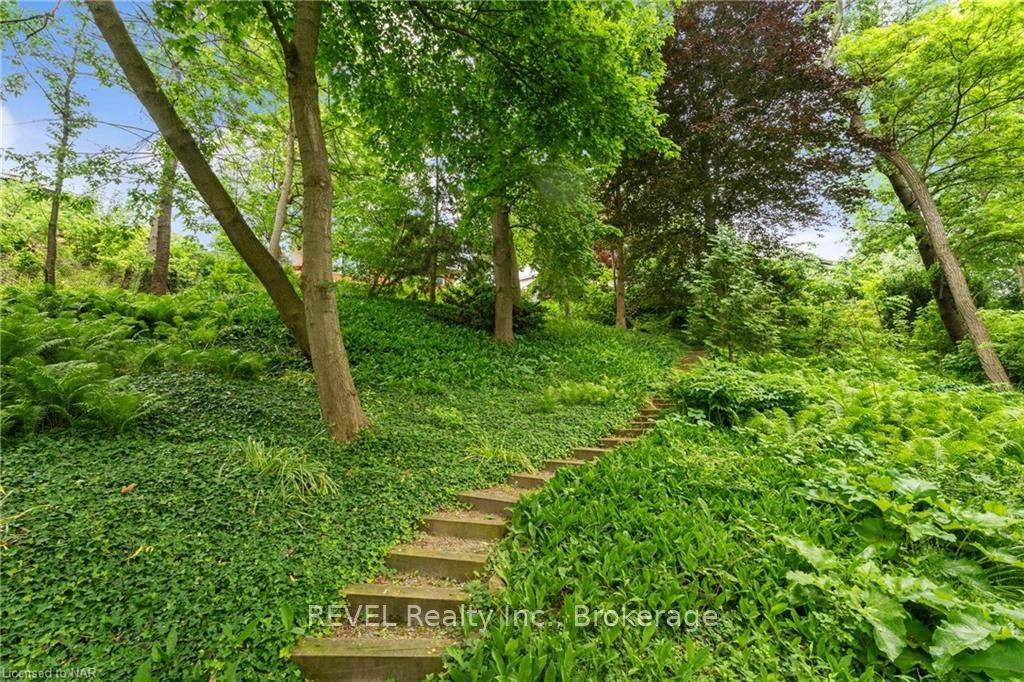 Photo 39 of 1677 Gregory Road, St. Catharines, Rural Fourth — HOMEH