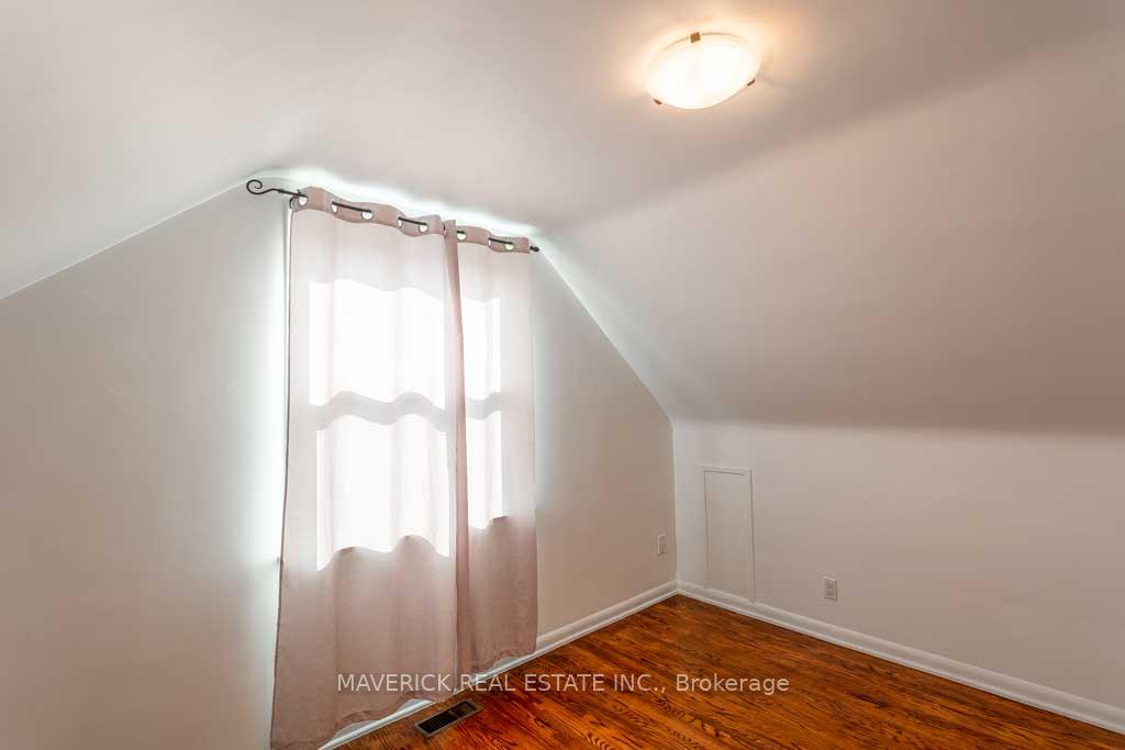 Photo 11 of 19 Coyne Street, St. Thomas — HOMEH