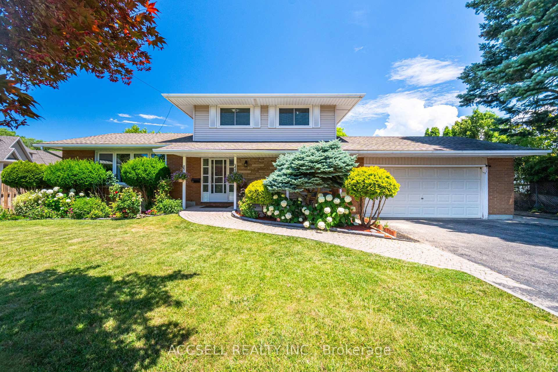 Photo 2 of 4 Tanner Circle, St. Catharines, Lakeshore — HOMEH