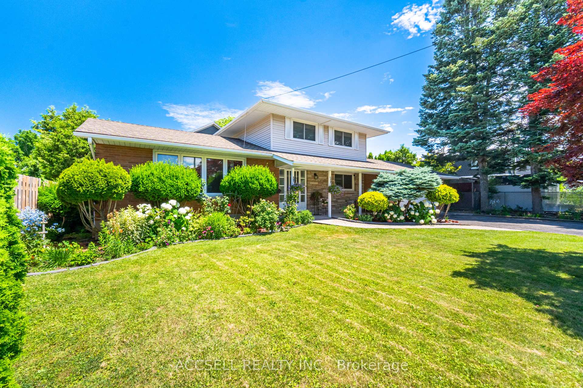 Photo 3 of 4 Tanner Circle, St. Catharines, Lakeshore — HOMEH