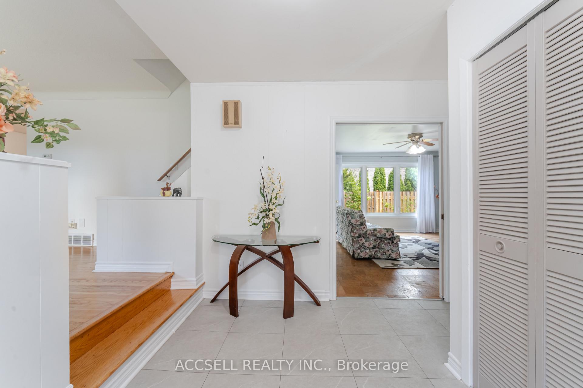 Photo 5 of 4 Tanner Circle, St. Catharines, Lakeshore — HOMEH
