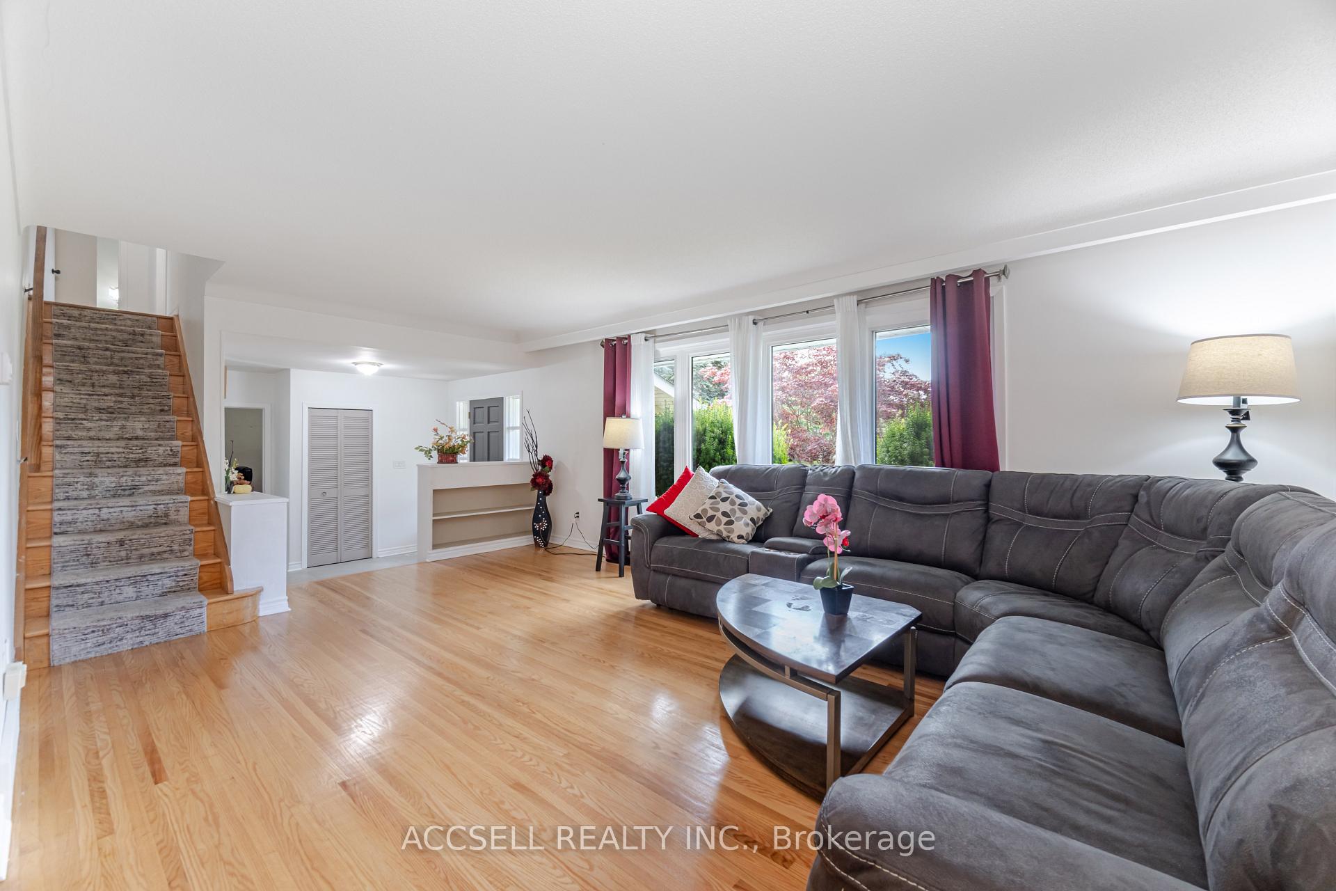 Photo 7 of 4 Tanner Circle, St. Catharines, Lakeshore — HOMEH