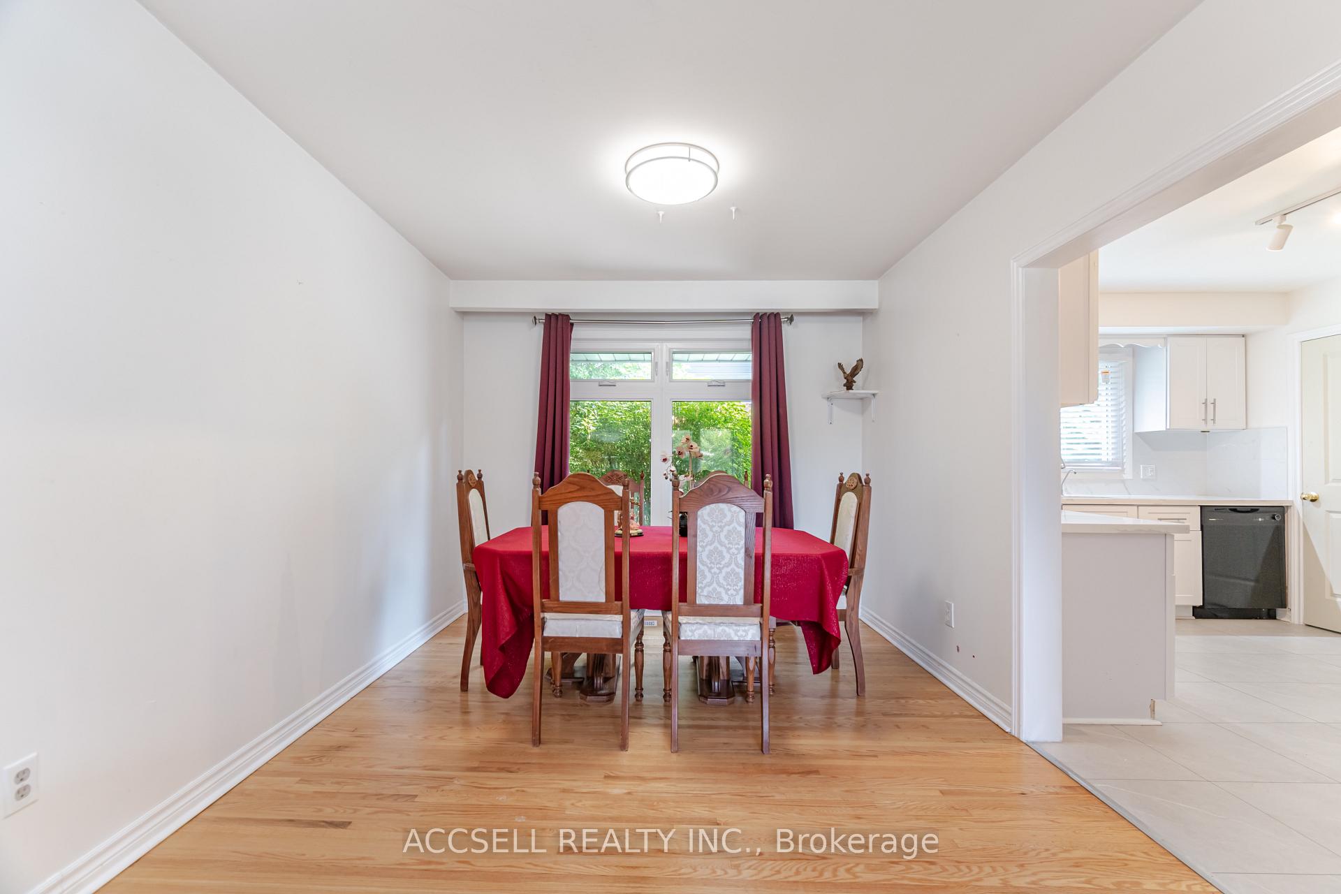 Photo 9 of 4 Tanner Circle, St. Catharines, Lakeshore — HOMEH