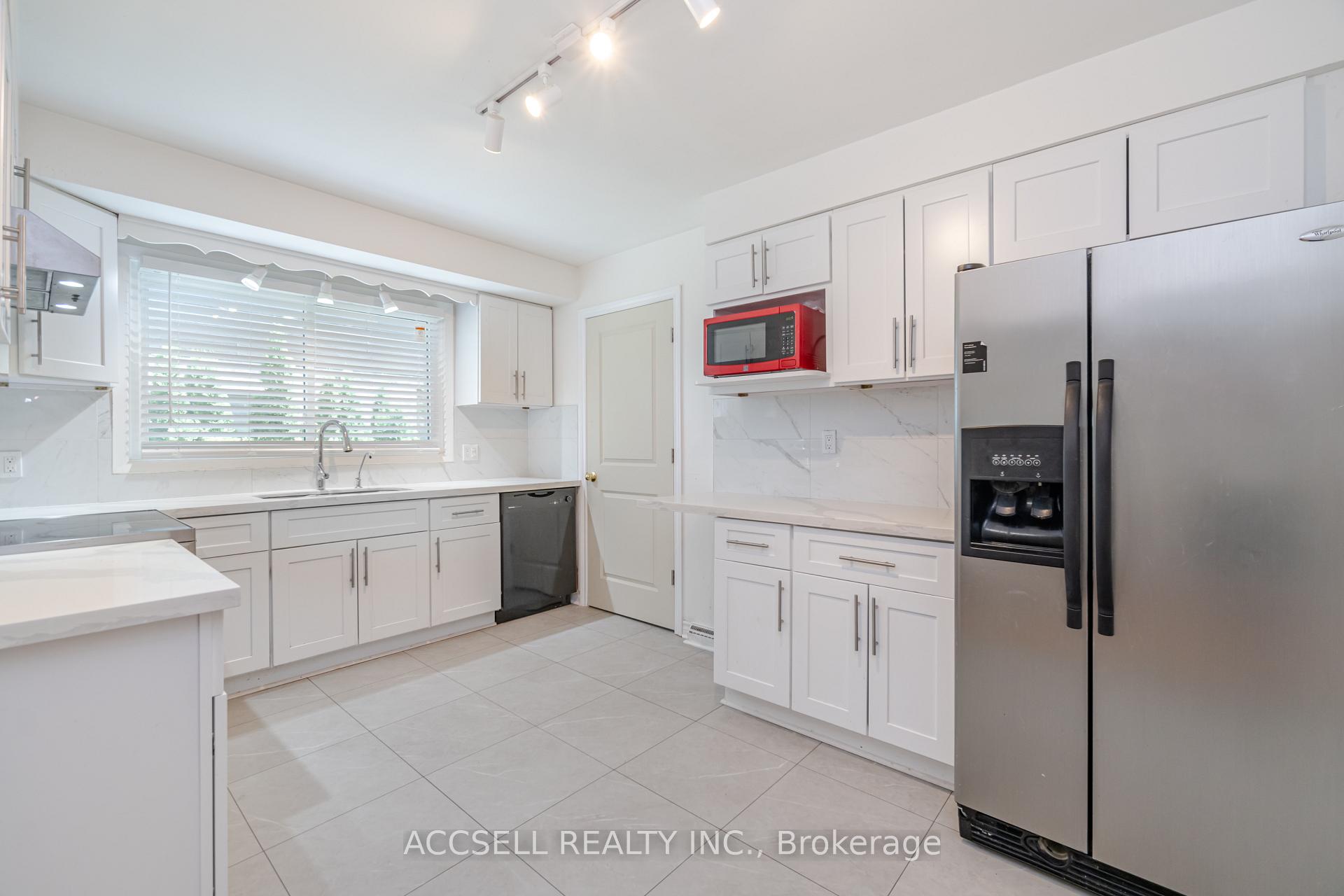 Photo 11 of 4 Tanner Circle, St. Catharines, Lakeshore — HOMEH