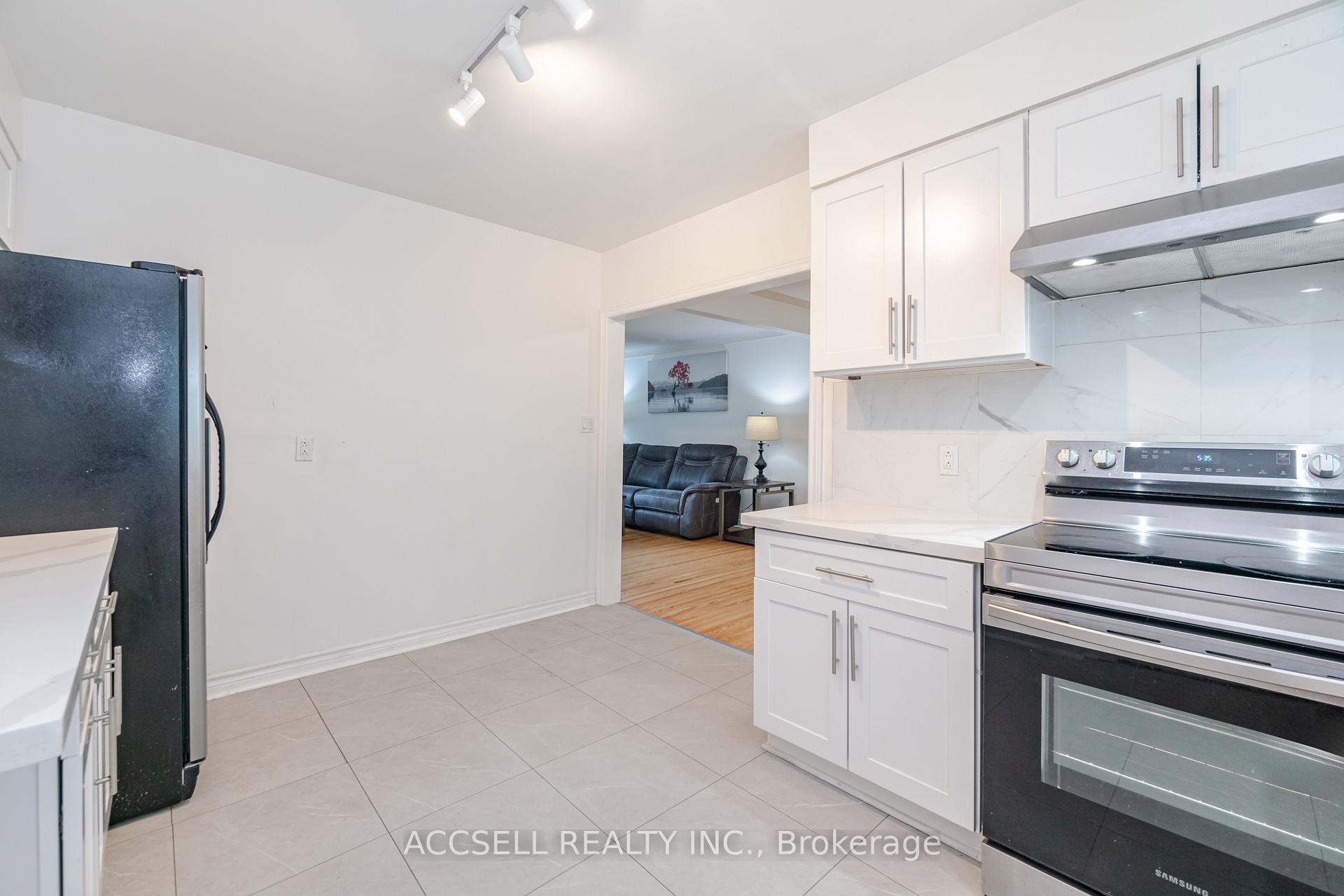 Photo 13 of 4 Tanner Circle, St. Catharines, Lakeshore — HOMEH