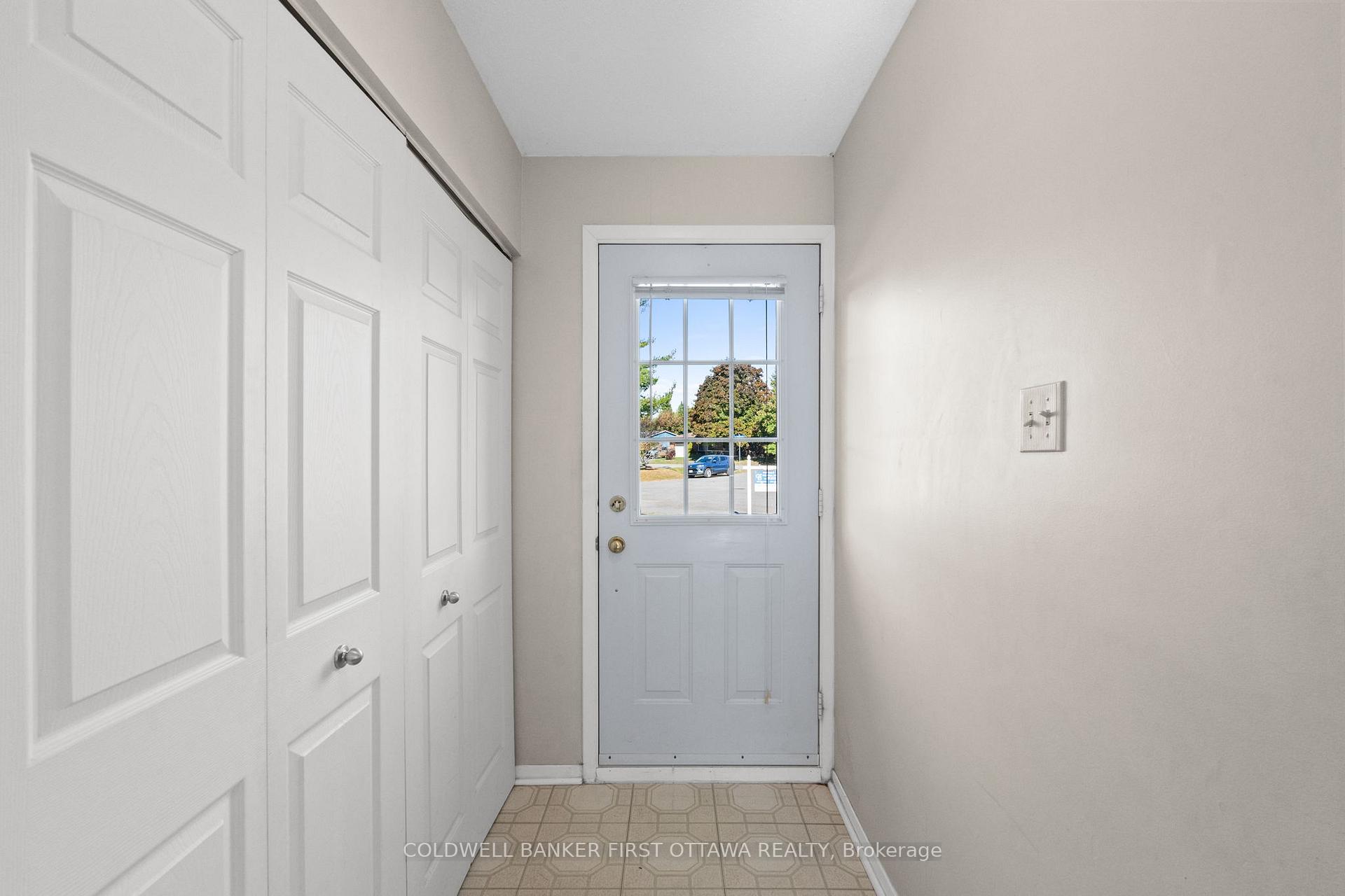 Photo 2 of 7 Middlewood Court, Ottawa, Munster — HOMEH