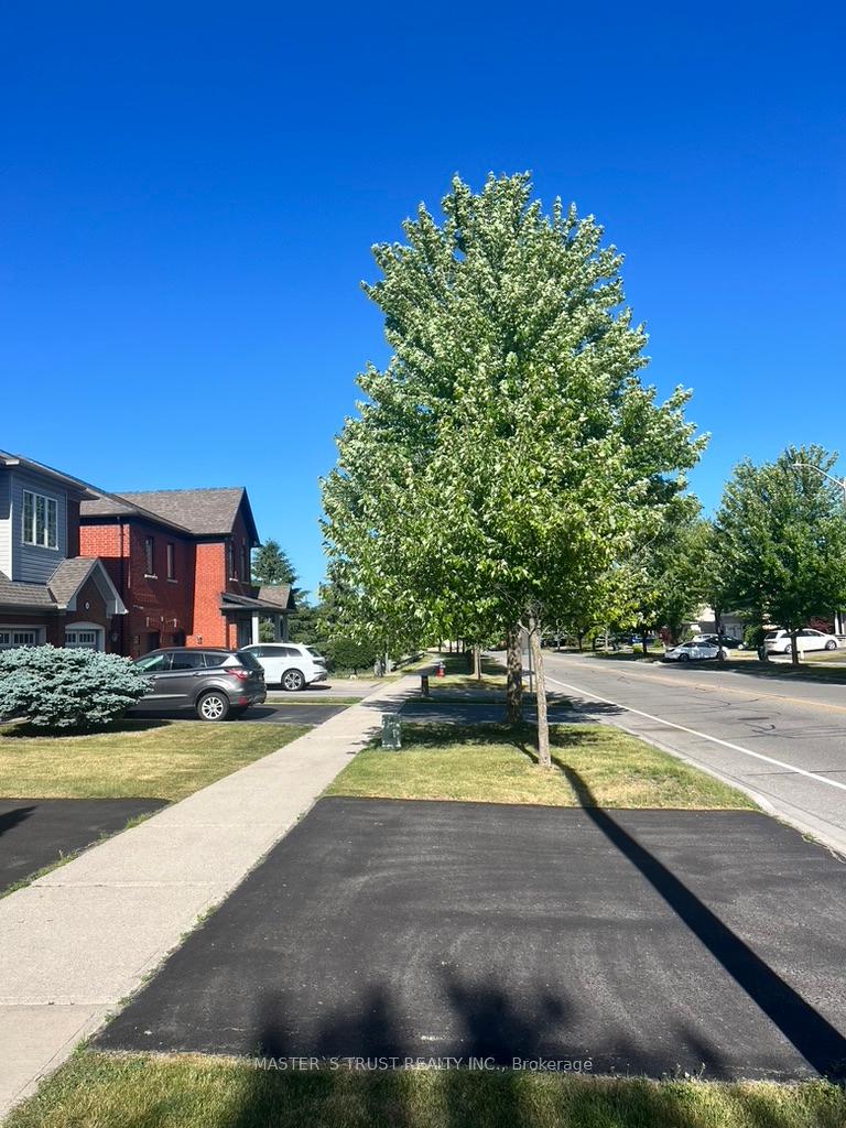 Photo 5 of 142 Redstone Road, Richmond Hill, Rouge Woods — HOMEH