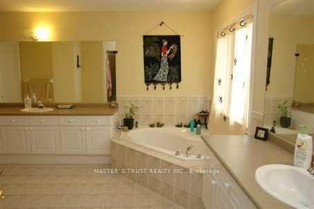 Photo 15 of 142 Redstone Road, Richmond Hill, Rouge Woods — HOMEH