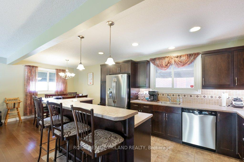 Photo 17 of 101 Confederation Drive, St. Thomas — HOMEH
