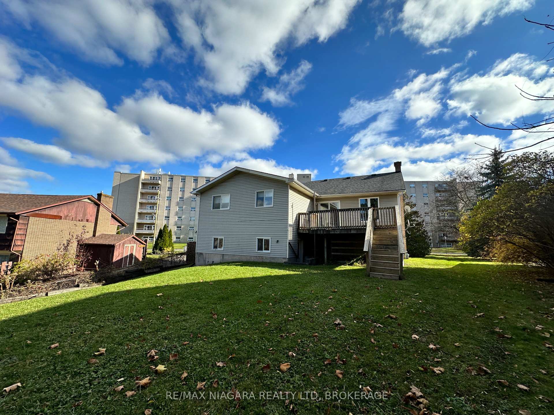 Photo 4 of Unit Main level, 25 Tremont Drive, St. Catharines, Glendale/Glenridge — HOMEH