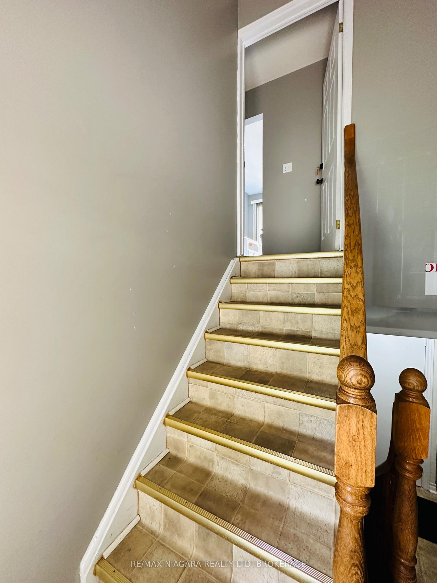 Photo 7 of Unit Main level, 25 Tremont Drive, St. Catharines, Glendale/Glenridge — HOMEH