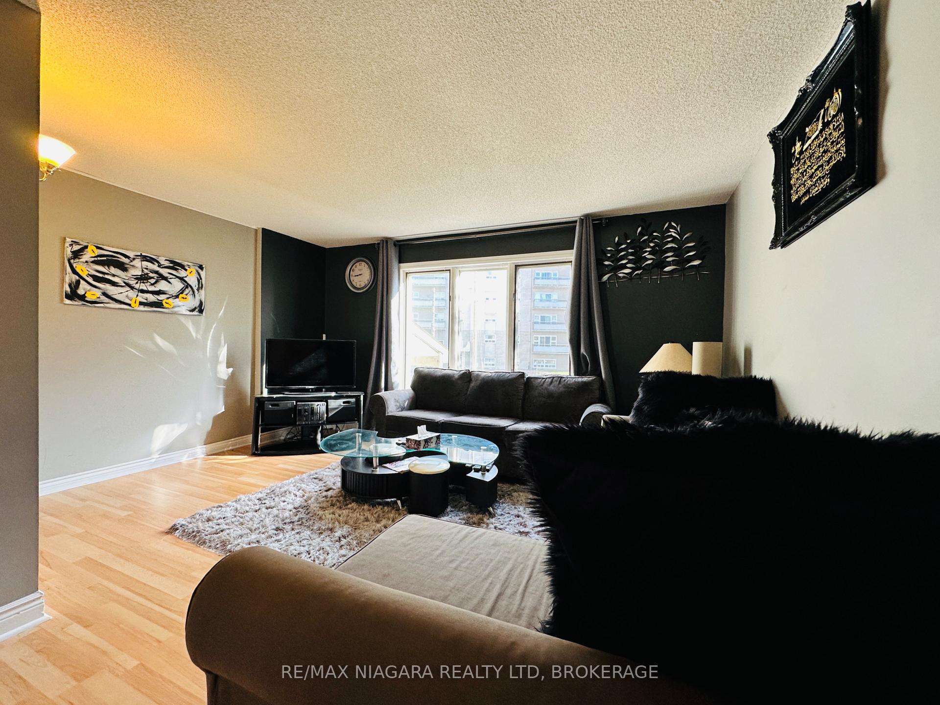 Photo 10 of Unit Main level, 25 Tremont Drive, St. Catharines, Glendale/Glenridge — HOMEH