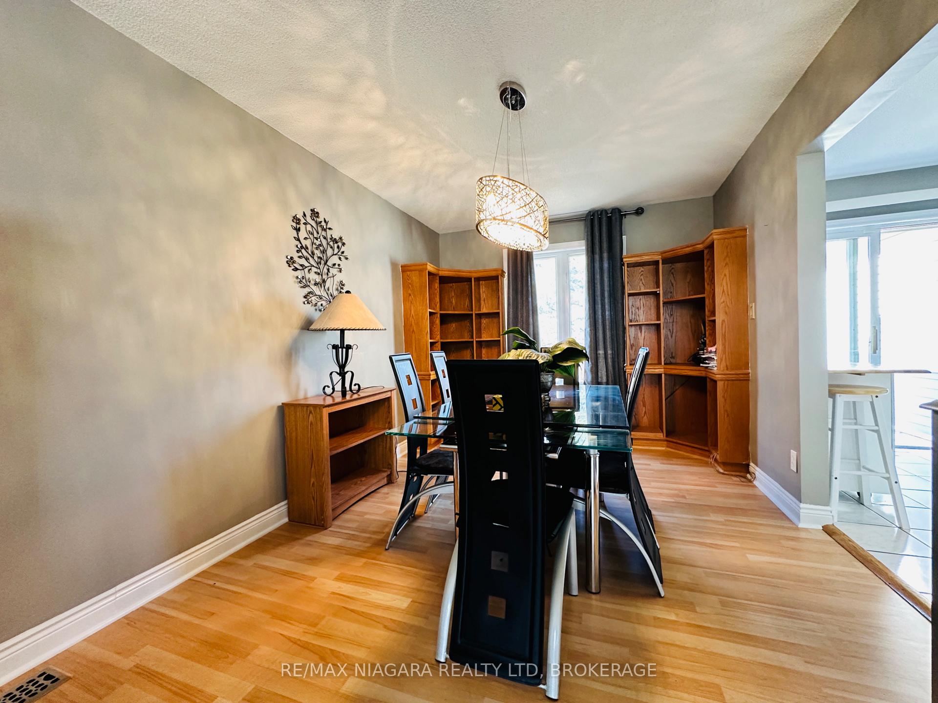Photo 11 of Unit Main level, 25 Tremont Drive, St. Catharines, Glendale/Glenridge — HOMEH