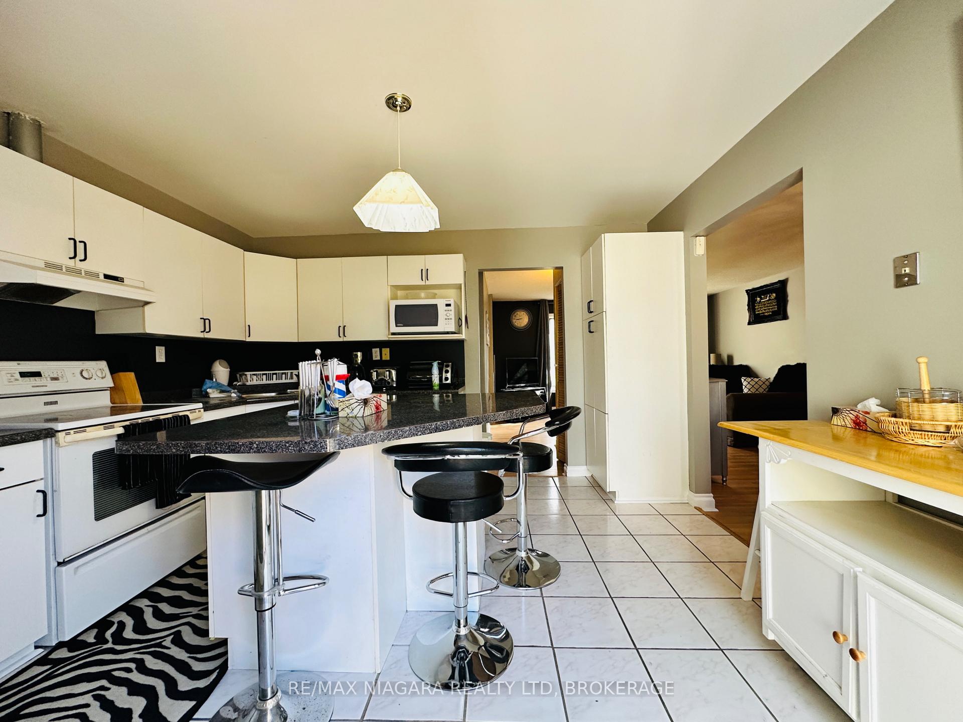 Photo 13 of Unit Main level, 25 Tremont Drive, St. Catharines, Glendale/Glenridge — HOMEH