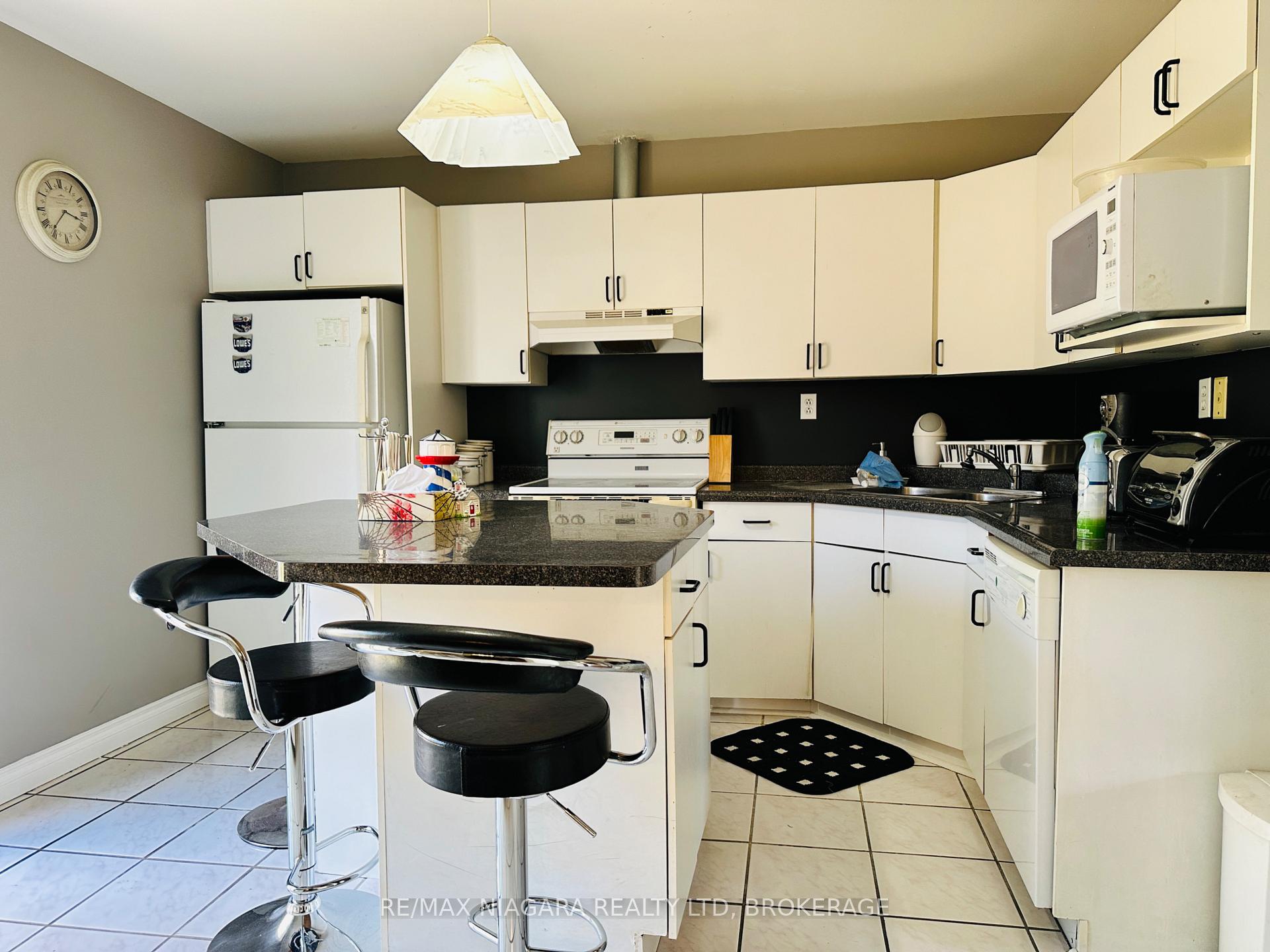 Photo 17 of Unit Main level, 25 Tremont Drive, St. Catharines, Glendale/Glenridge — HOMEH