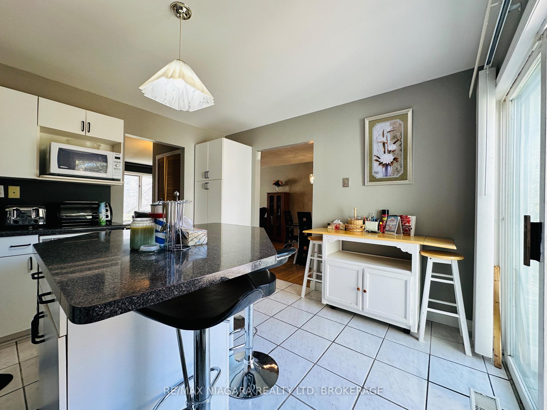 Photo 18 of Unit Main level, 25 Tremont Drive, St. Catharines, Glendale/Glenridge — HOMEH