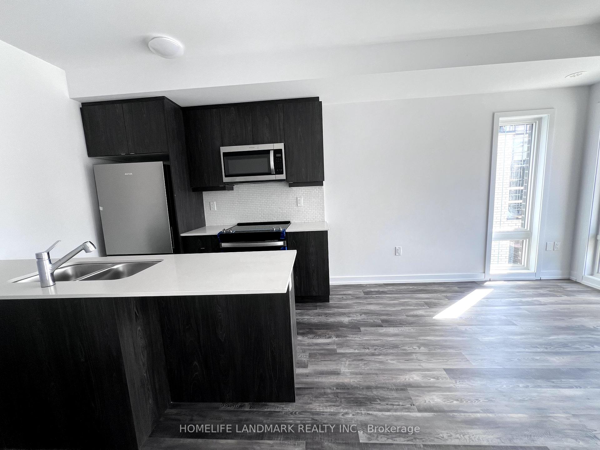 Photo 2 of Unit 214, 3 Bancroft Lane E, Richmond Hill, Jefferson — HOMEH