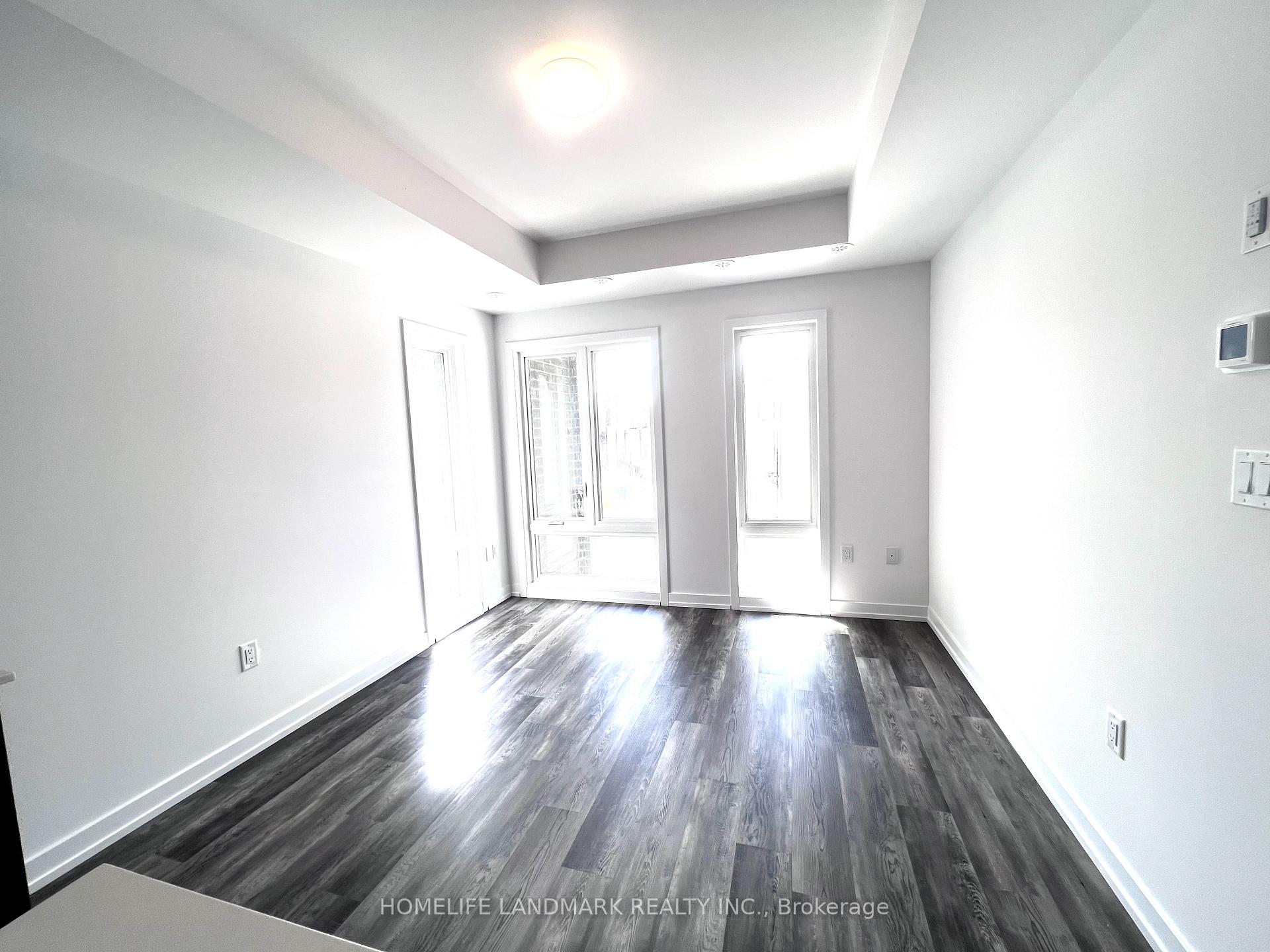 Photo 3 of Unit 214, 3 Bancroft Lane E, Richmond Hill, Jefferson — HOMEH