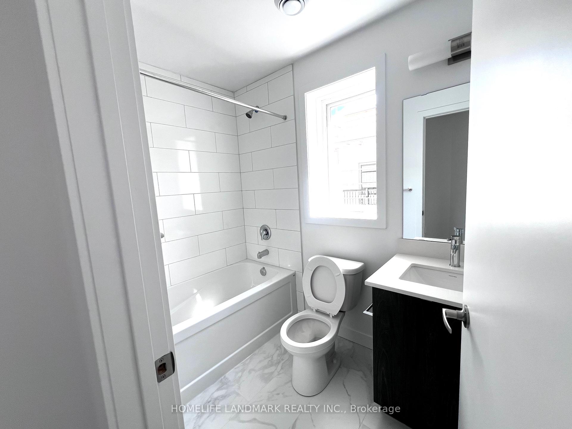 Photo 9 of Unit 214, 3 Bancroft Lane E, Richmond Hill, Jefferson — HOMEH