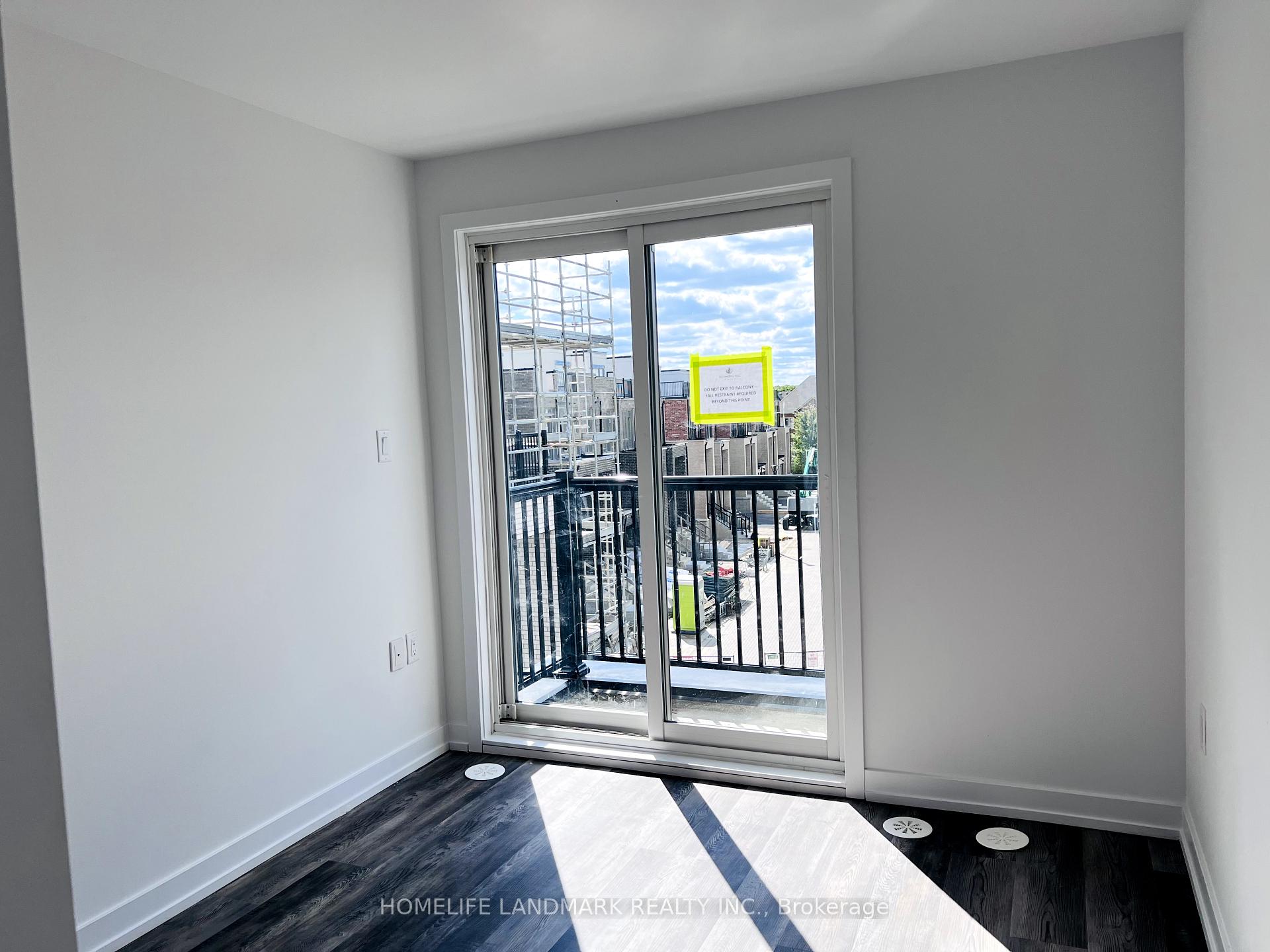 Photo 10 of Unit 214, 3 Bancroft Lane E, Richmond Hill, Jefferson — HOMEH