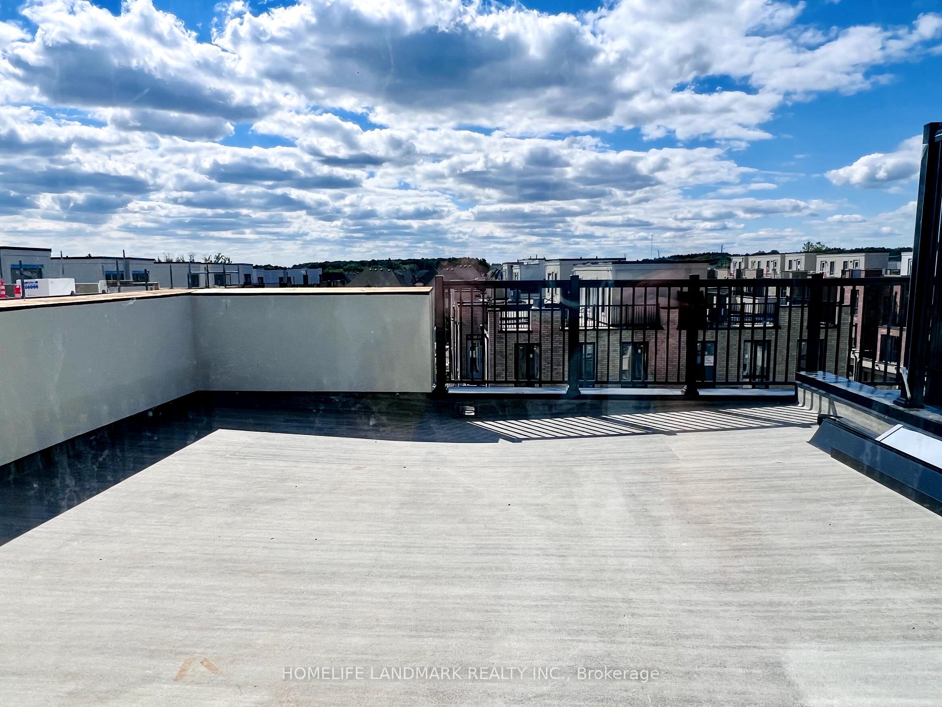 Photo 11 of Unit 214, 3 Bancroft Lane E, Richmond Hill, Jefferson — HOMEH