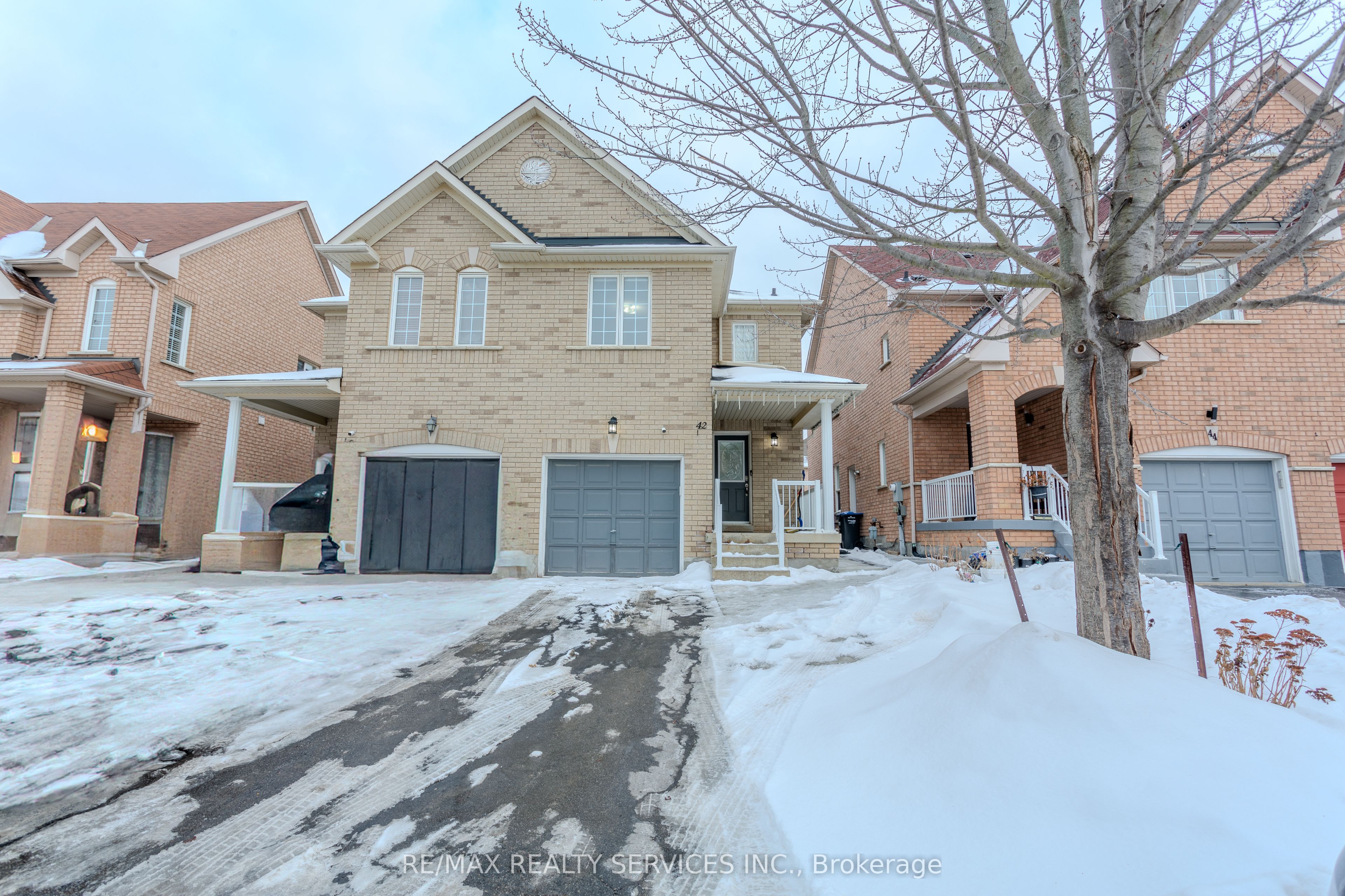 Photo 2 of 42 Cadillac Crescent, Brampton, Fletcher's Meadow — HOMEH