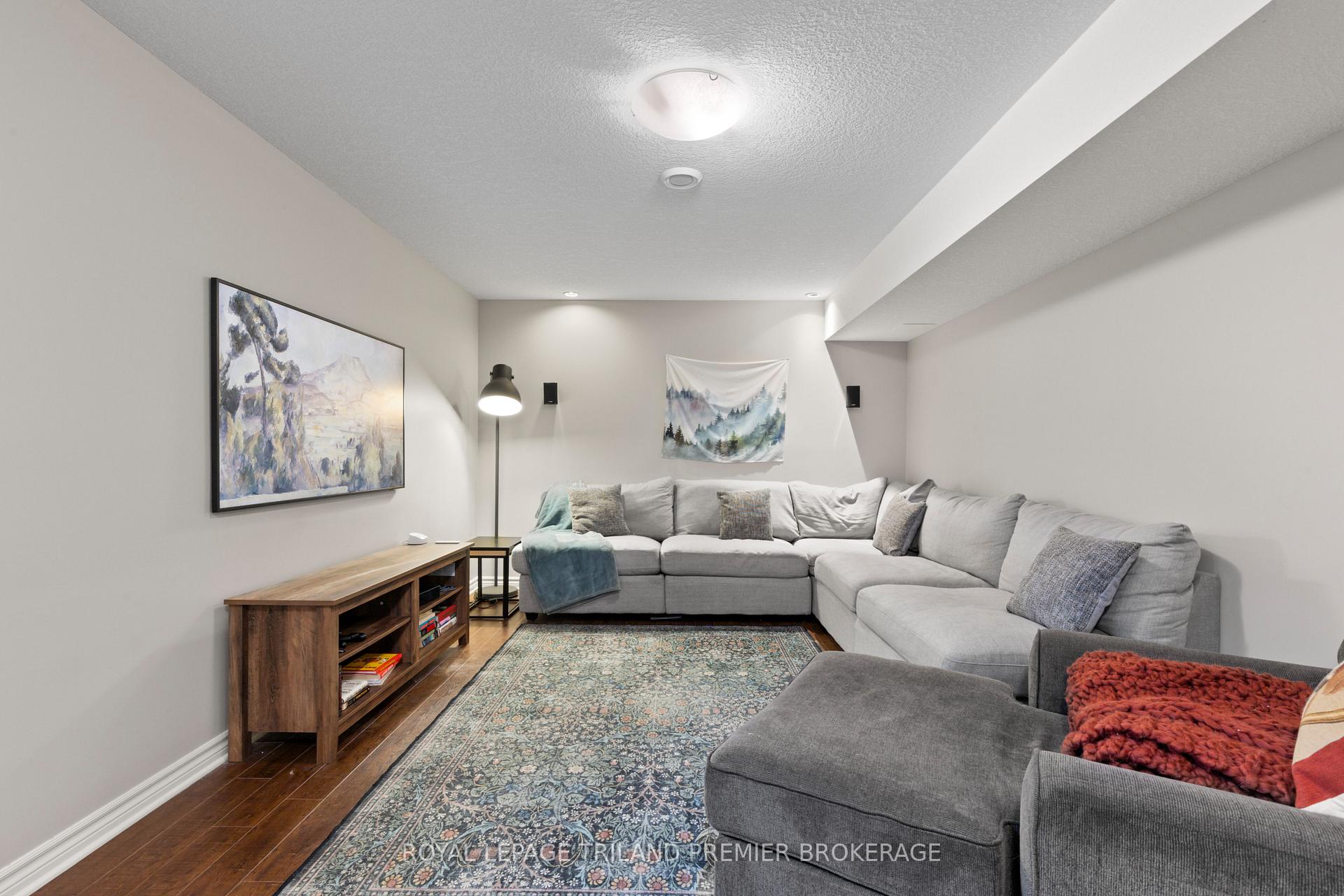 Photo 2 of 13 Kantor Court, St. Thomas — HOMEH