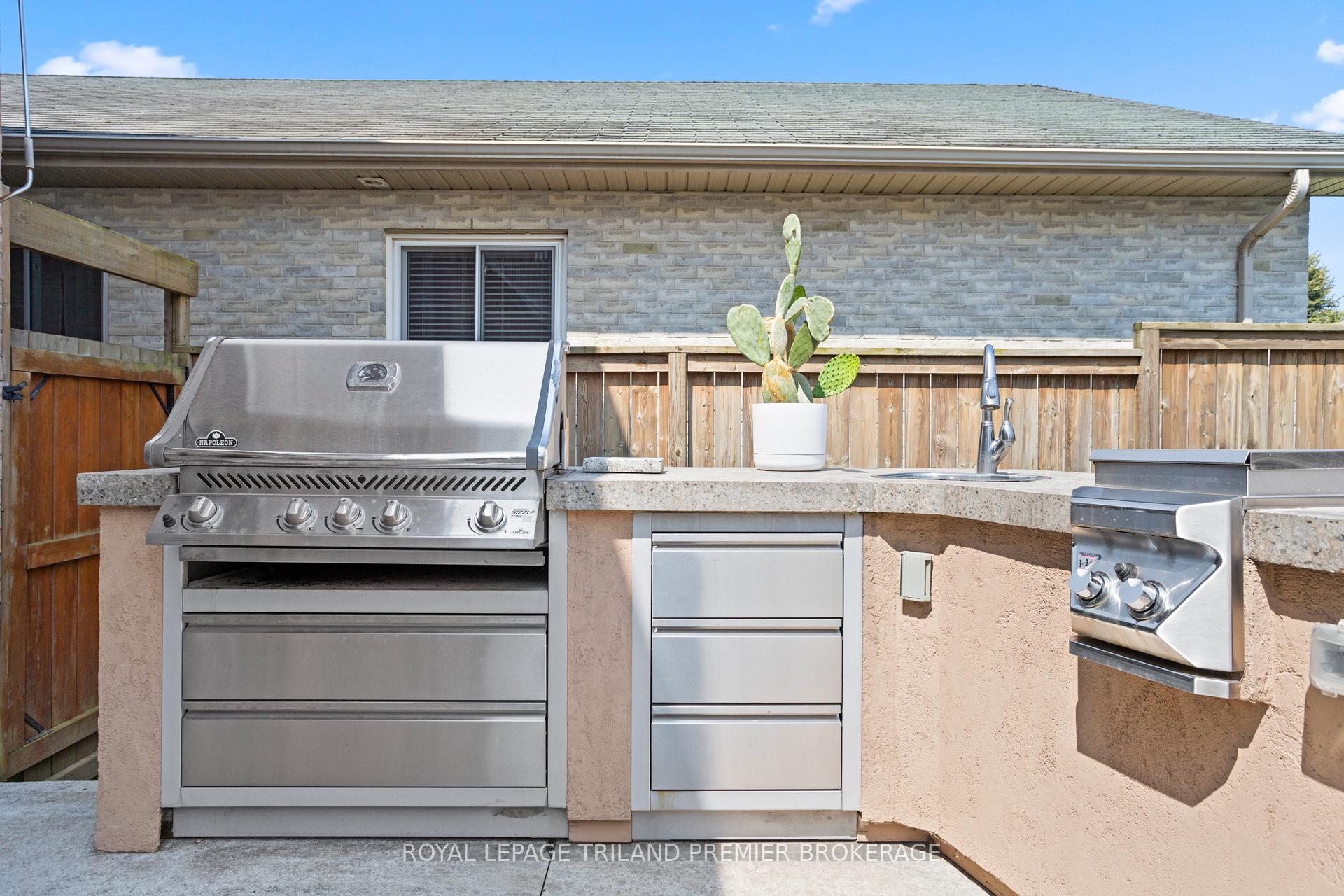 Photo 7 of 13 Kantor Court, St. Thomas — HOMEH