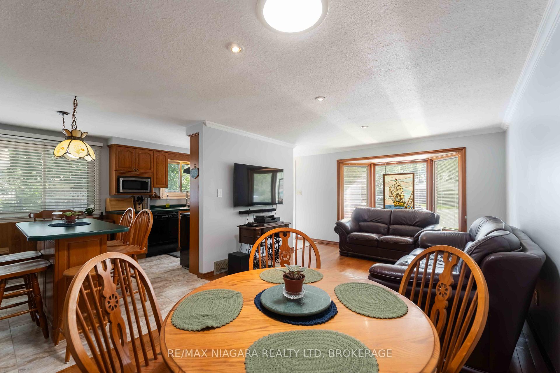 Photo 5 of 8 Huntingwood Gate, St. Catharines, Lakeport — HOMEH