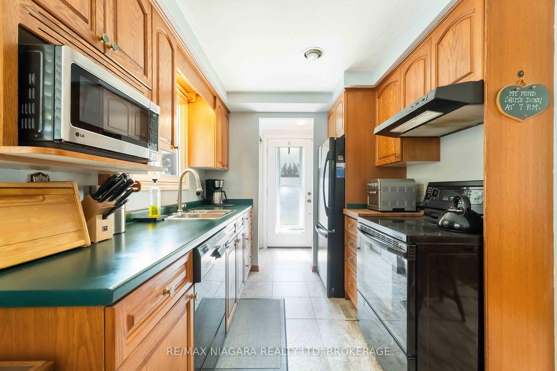 Photo 11 of 8 Huntingwood Gate, St. Catharines, Lakeport — HOMEH