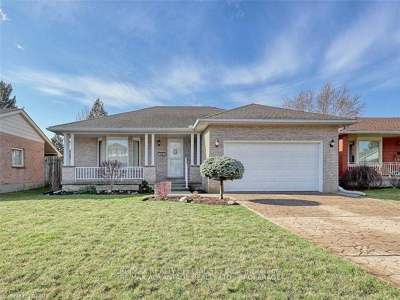 Photo 1 of 16 Farmington Drive E, St. Thomas — HOMEH