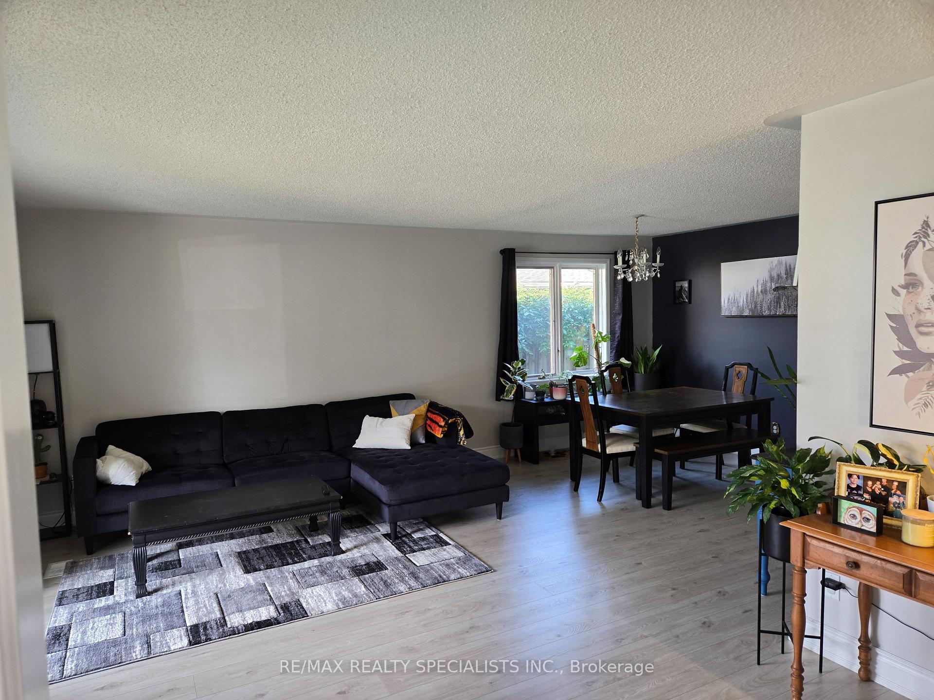 Photo 5 of 16 Farmington Drive E, St. Thomas — HOMEH
