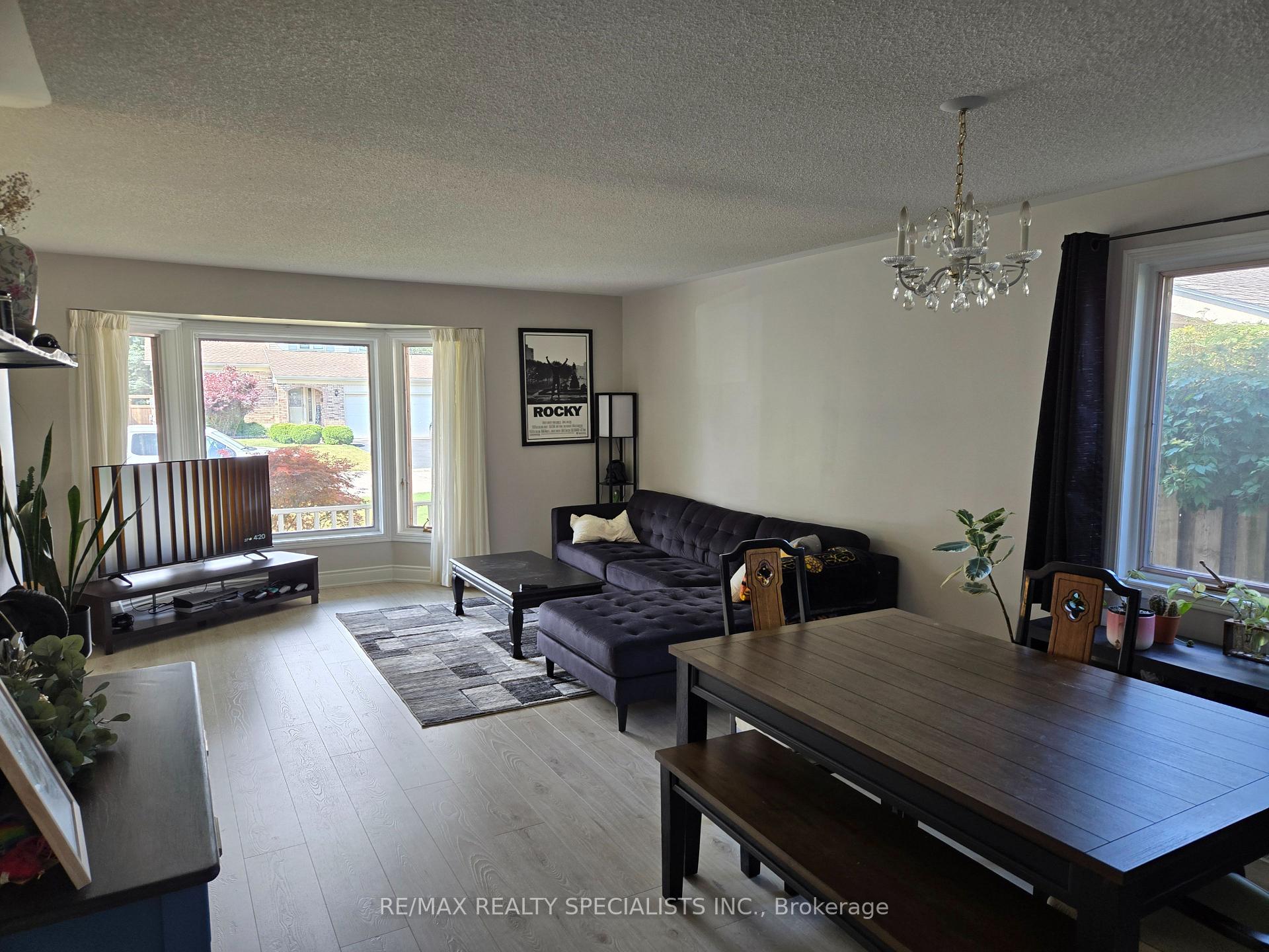 Photo 6 of 16 Farmington Drive E, St. Thomas — HOMEH