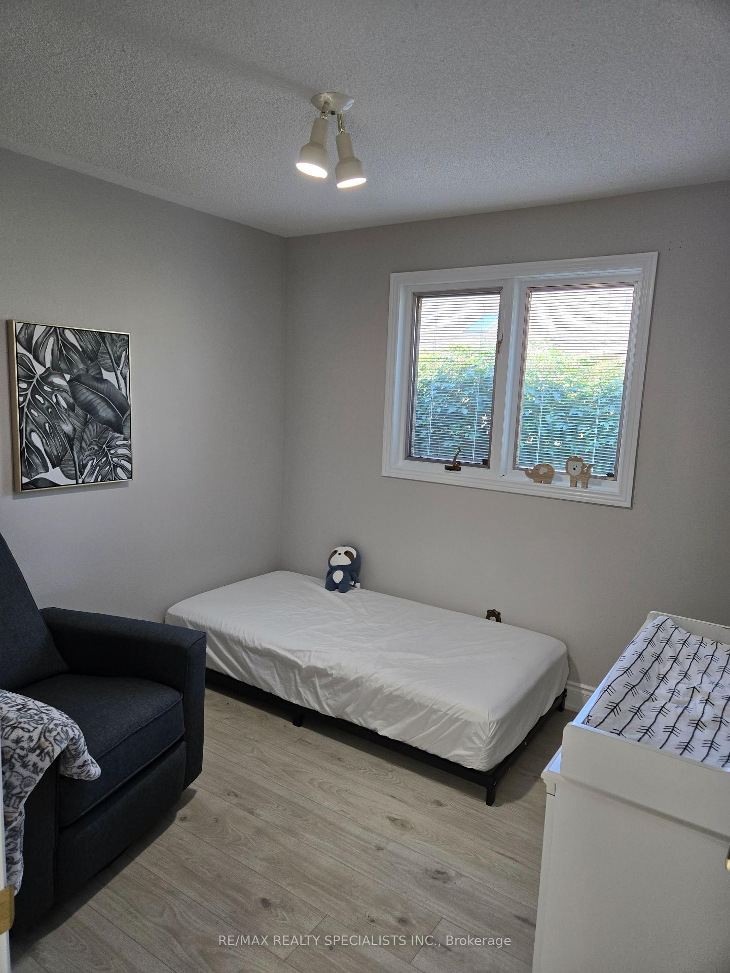 Photo 8 of 16 Farmington Drive E, St. Thomas — HOMEH