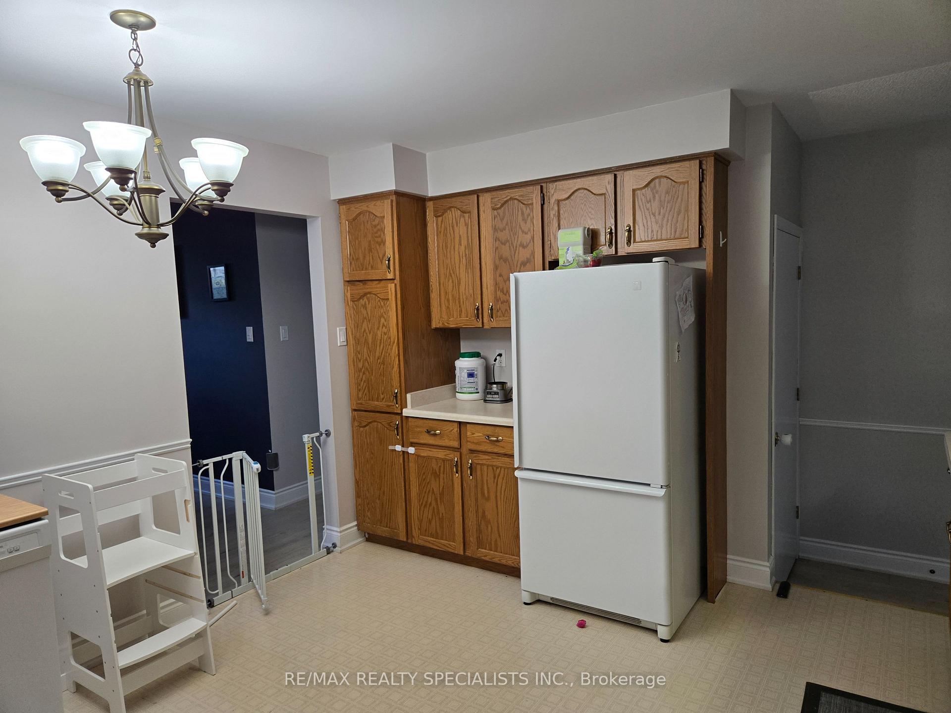 Photo 10 of 16 Farmington Drive E, St. Thomas — HOMEH