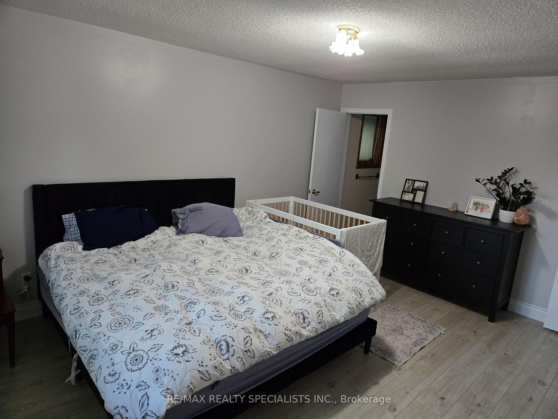 Photo 13 of 16 Farmington Drive E, St. Thomas — HOMEH