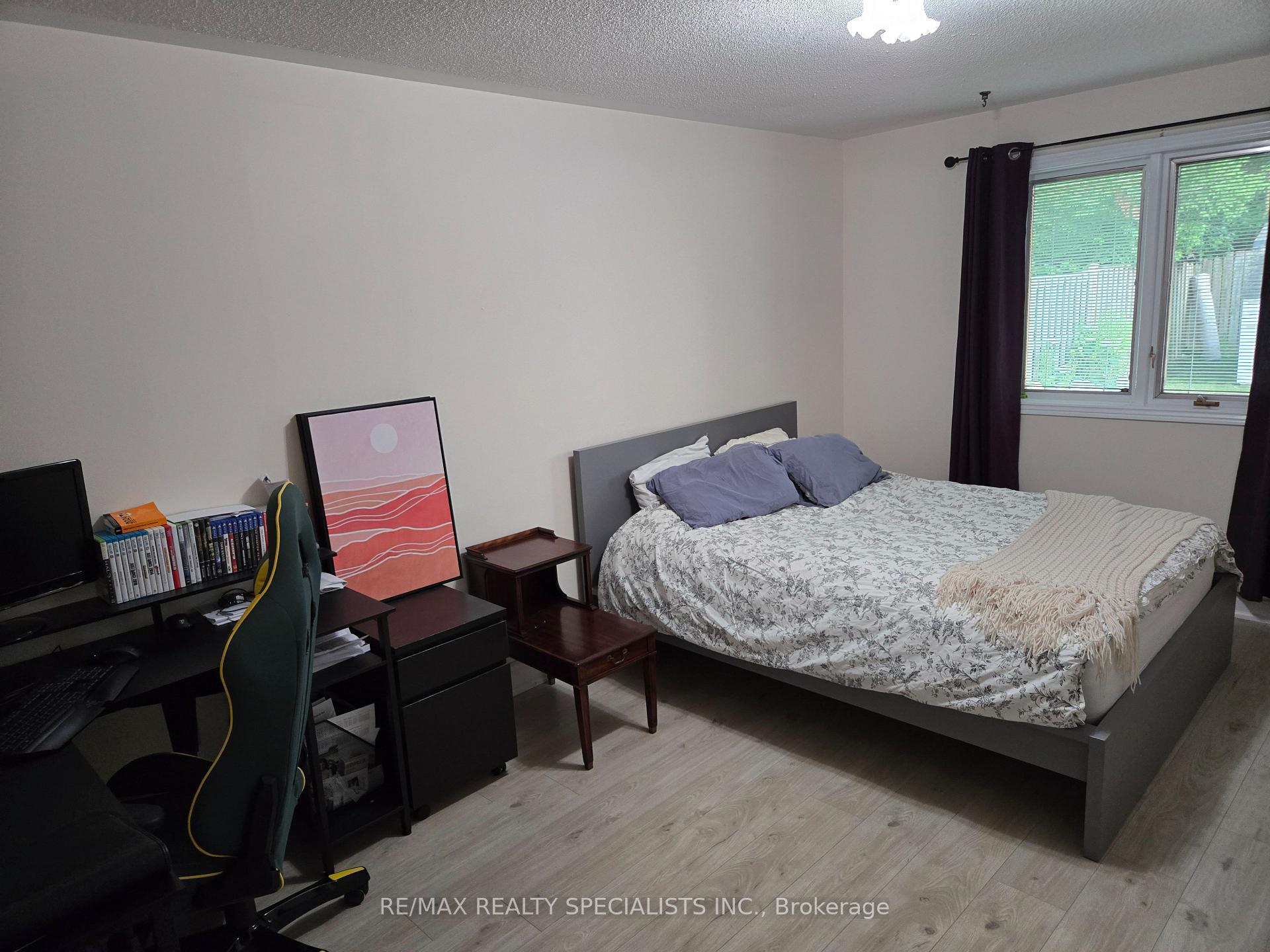 Photo 17 of 16 Farmington Drive E, St. Thomas — HOMEH