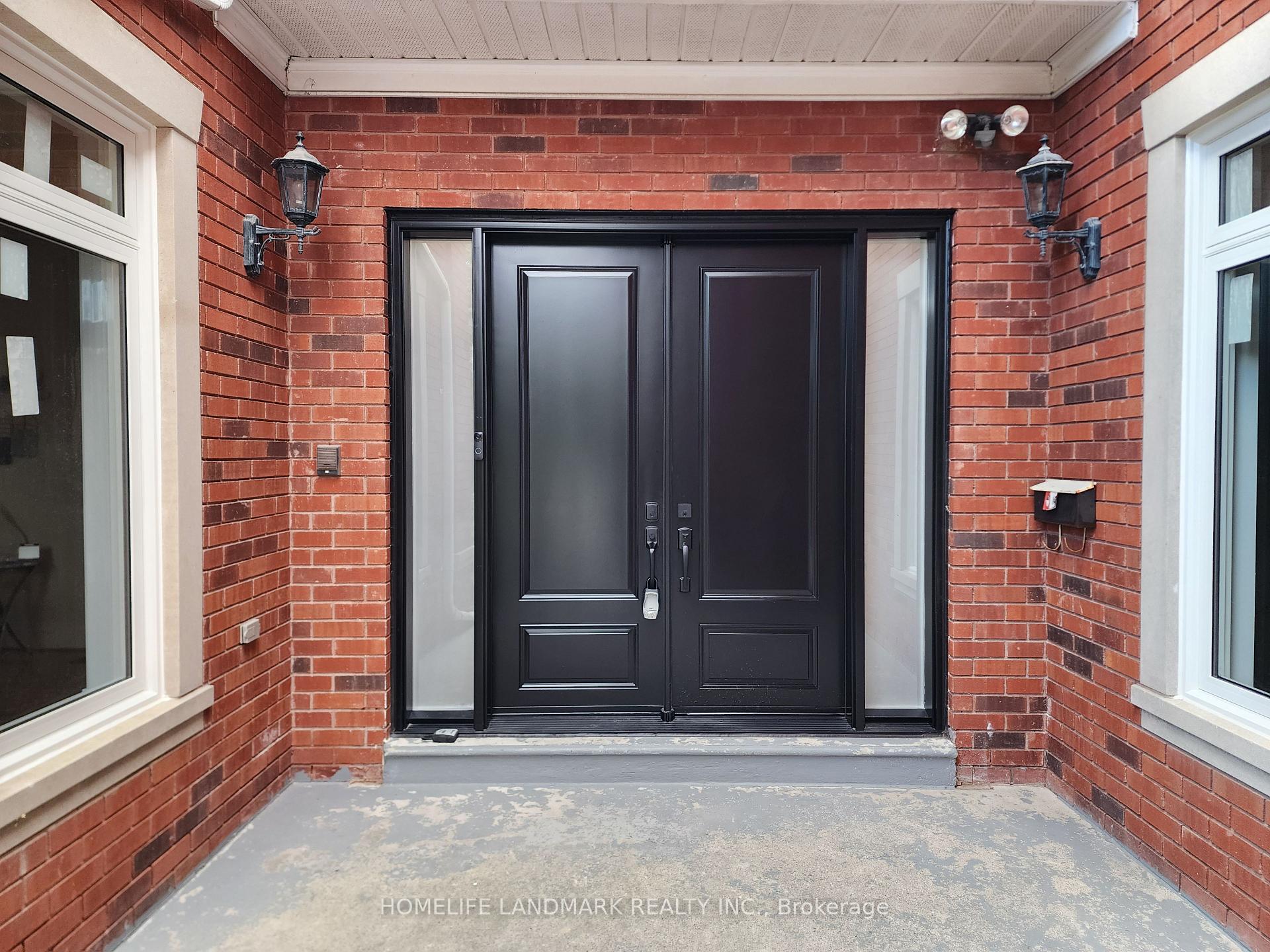 Photo 2 of 40 Kingmount Crescent, Richmond Hill, Bayview Hill — HOMEH