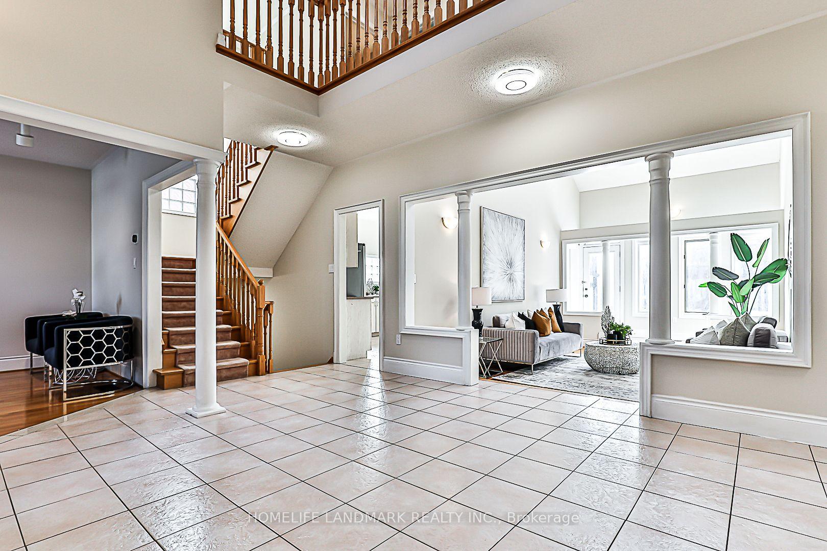 Photo 3 of 40 Kingmount Crescent, Richmond Hill, Bayview Hill — HOMEH