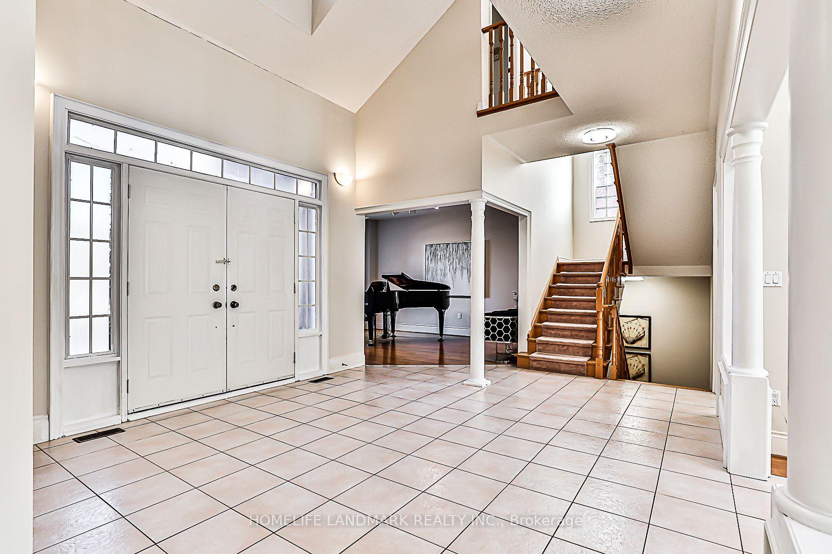 Photo 4 of 40 Kingmount Crescent, Richmond Hill, Bayview Hill — HOMEH