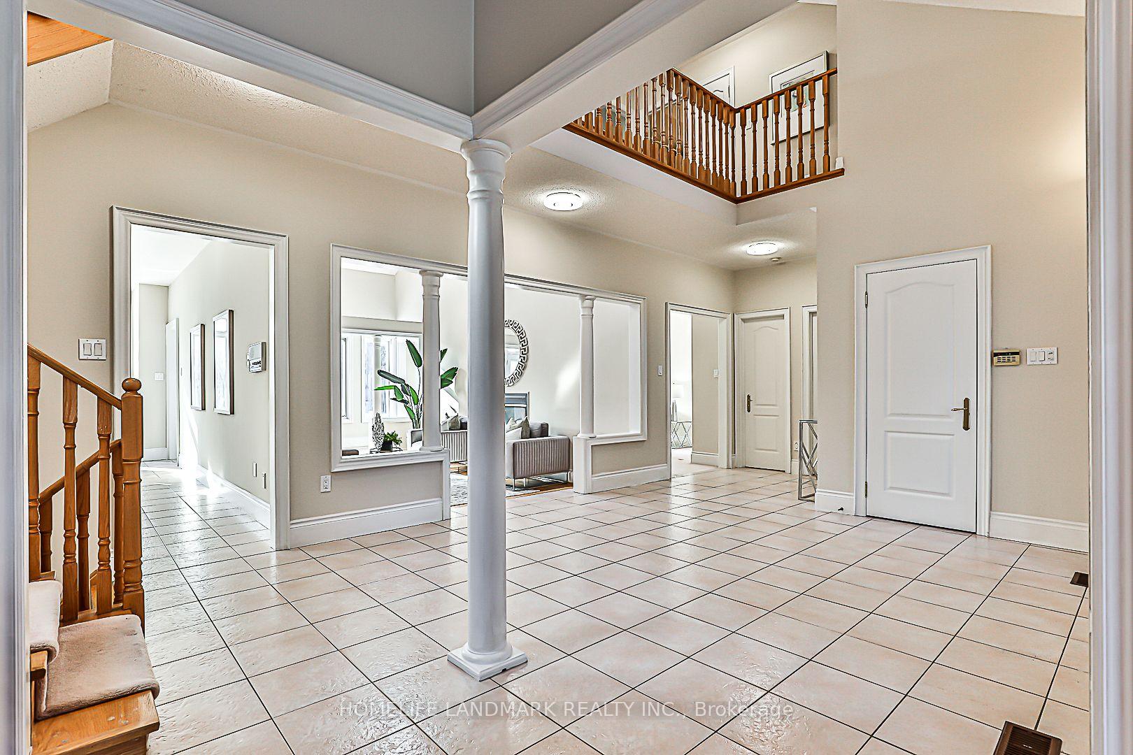 Photo 5 of 40 Kingmount Crescent, Richmond Hill, Bayview Hill — HOMEH