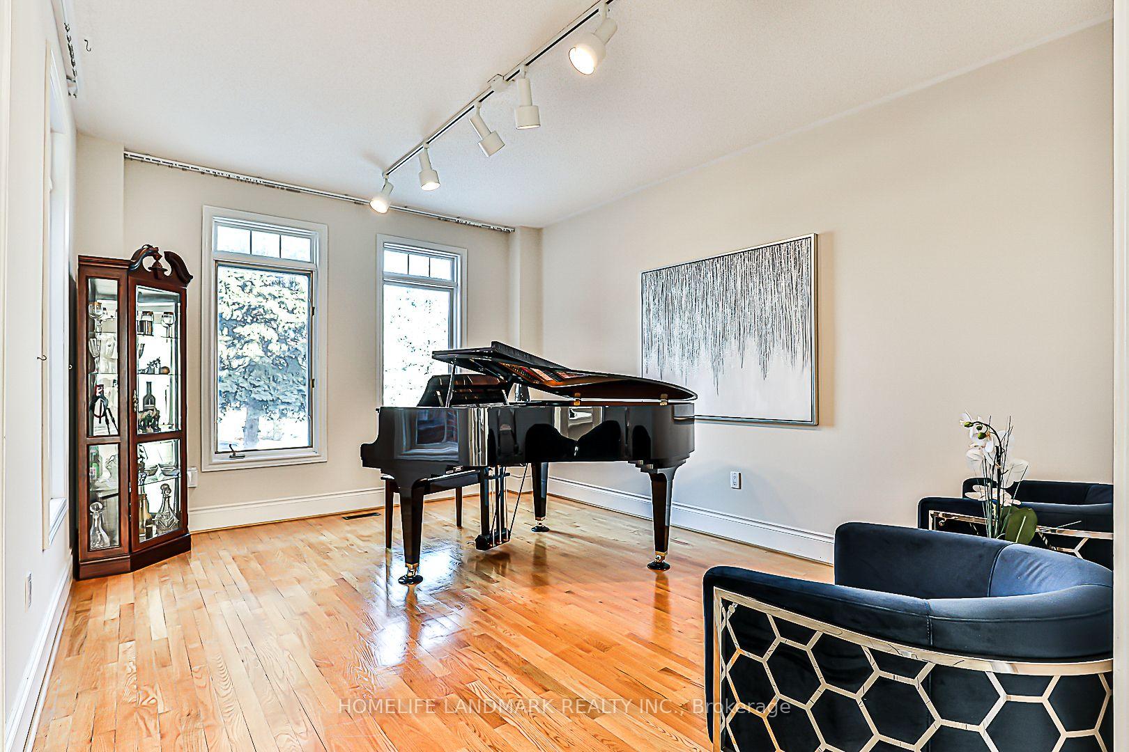 Photo 7 of 40 Kingmount Crescent, Richmond Hill, Bayview Hill — HOMEH