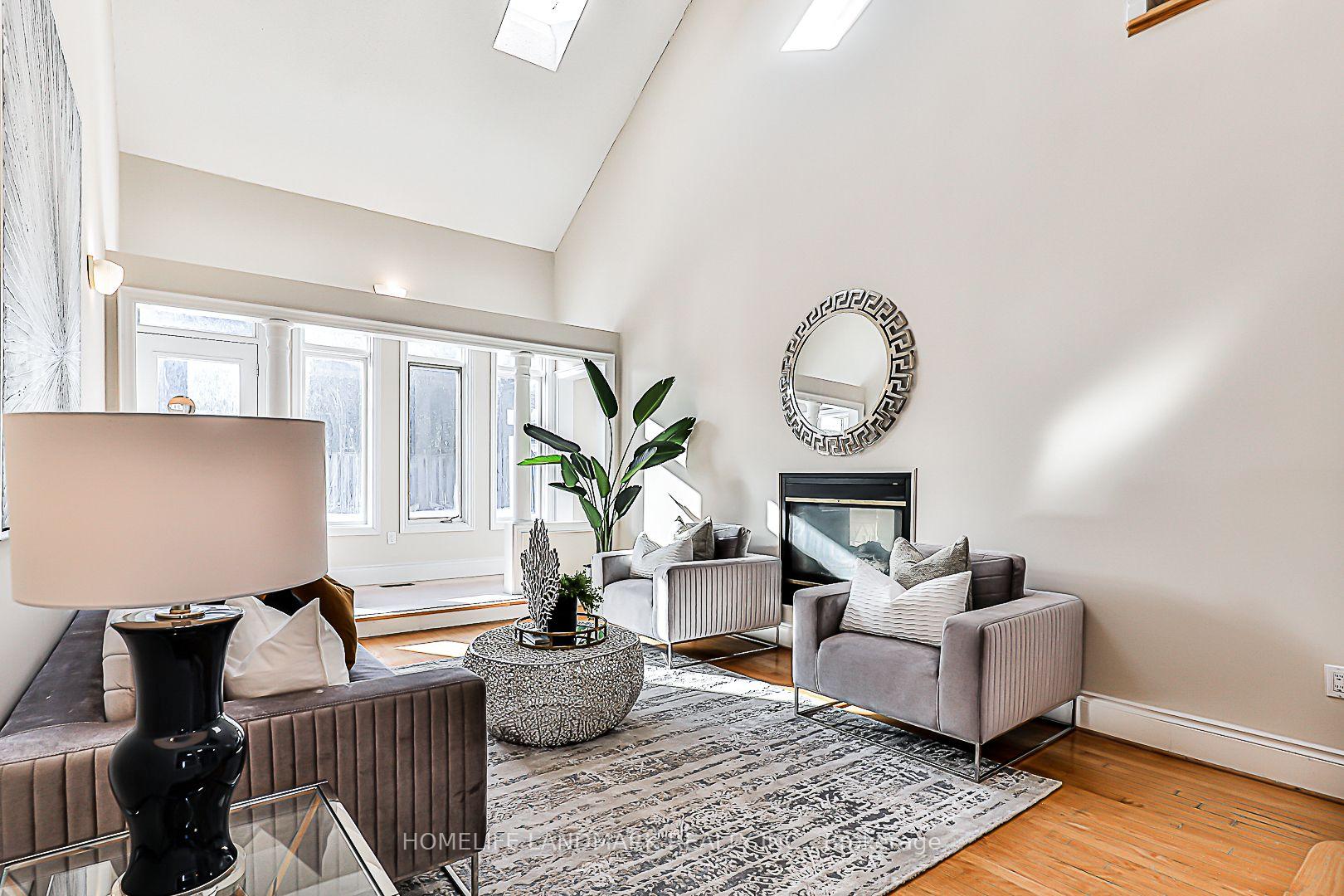 Photo 12 of 40 Kingmount Crescent, Richmond Hill, Bayview Hill — HOMEH