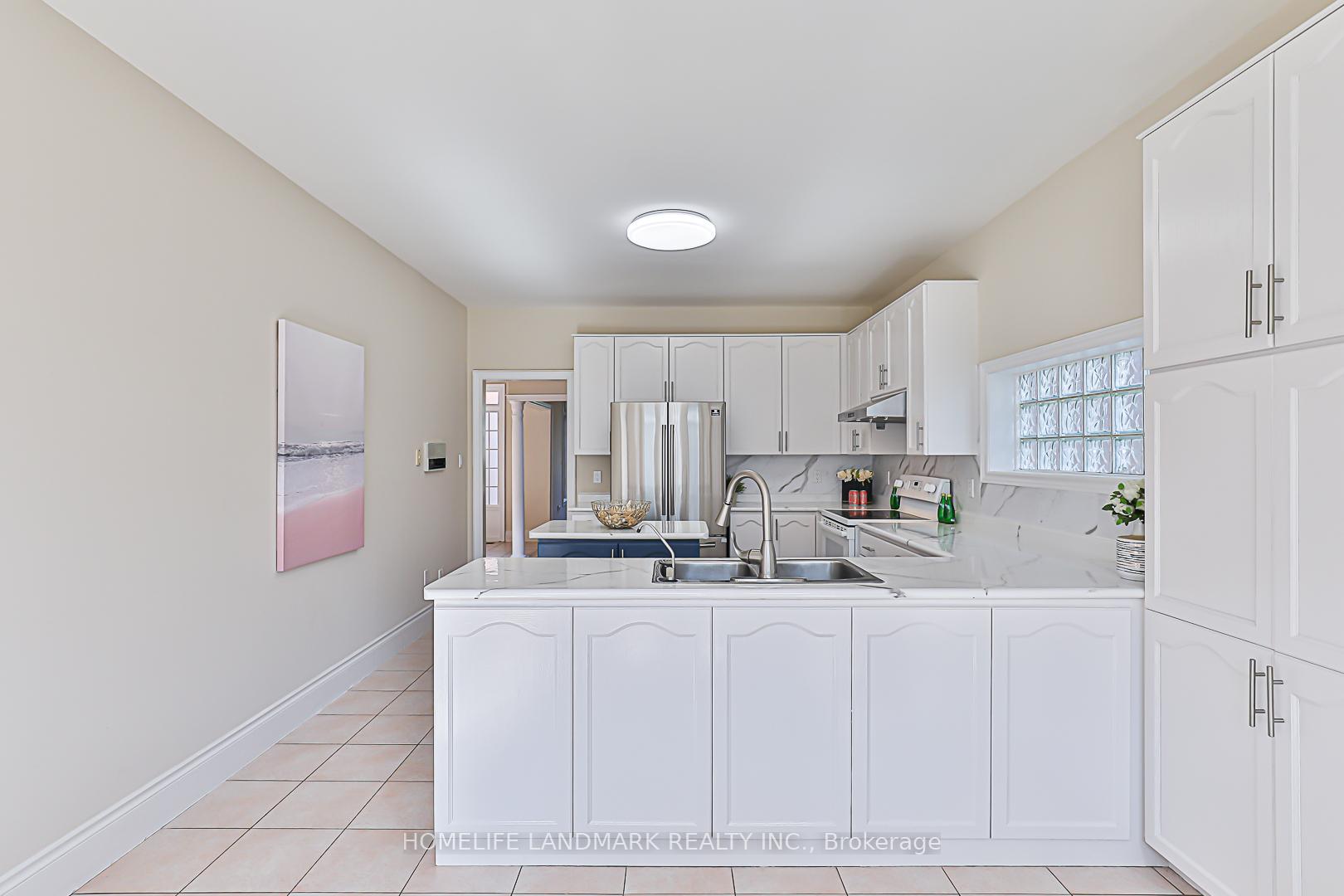 Photo 19 of 40 Kingmount Crescent, Richmond Hill, Bayview Hill — HOMEH