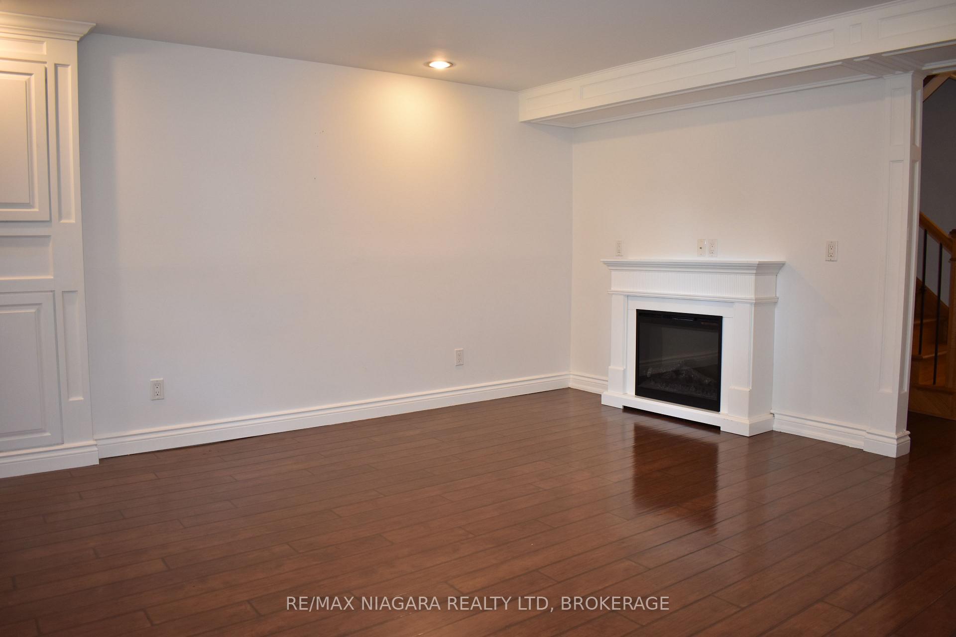 Photo 5 of 34 Barry Street, St. Catharines, Haig — HOMEH