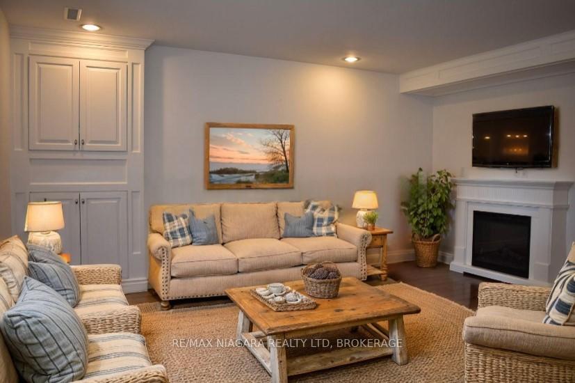Photo 10 of 34 Barry Street, St. Catharines, Haig — HOMEH