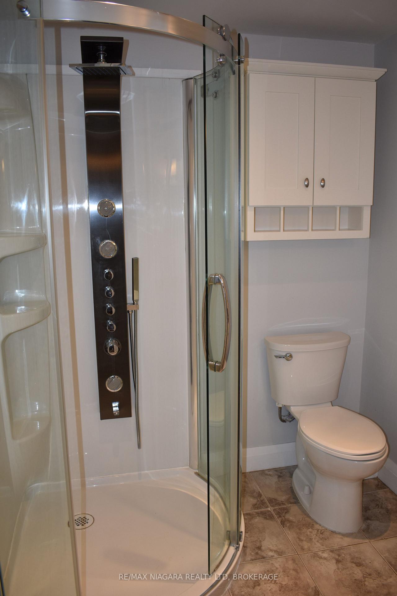 Photo 11 of 34 Barry Street, St. Catharines, Haig — HOMEH