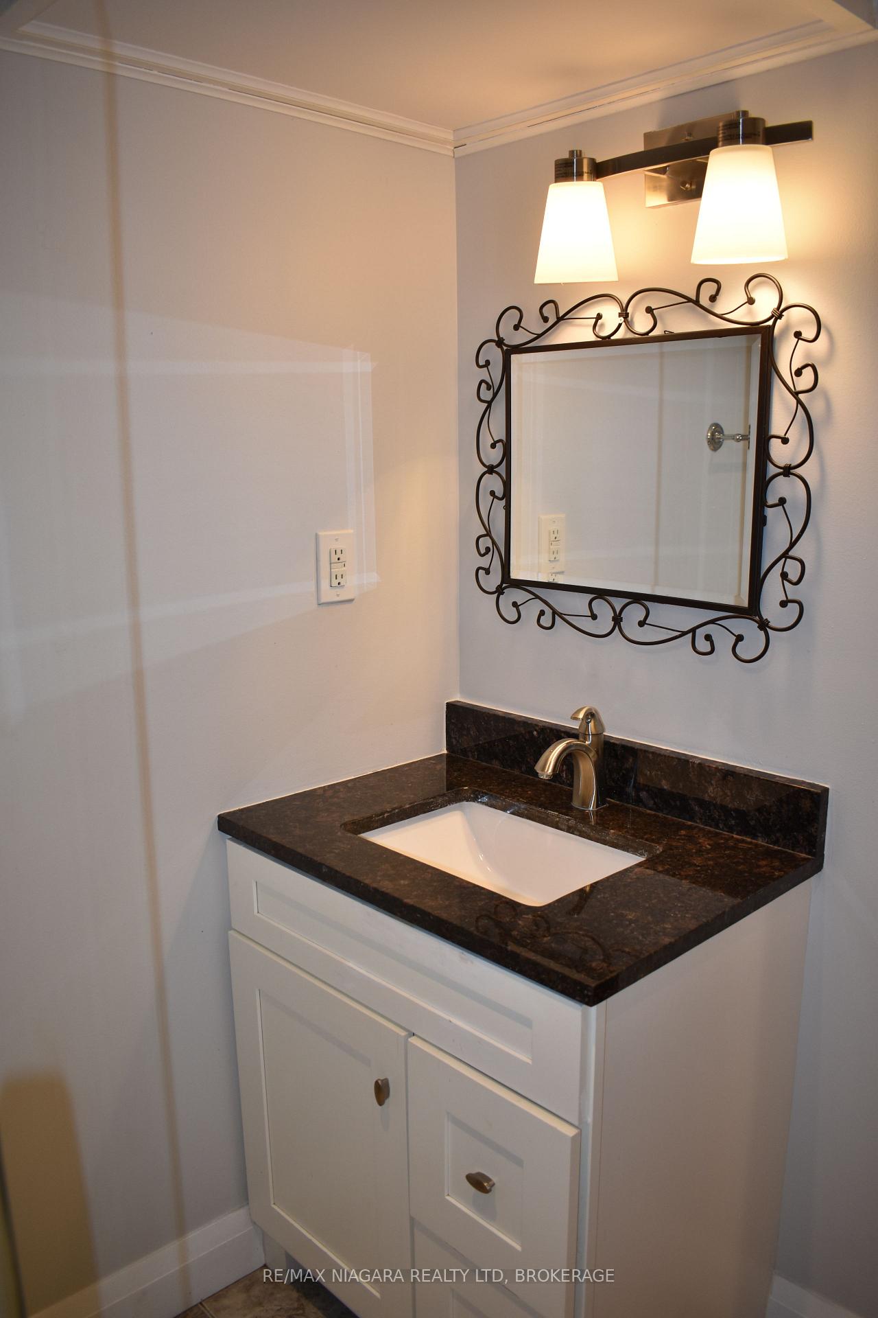Photo 12 of 34 Barry Street, St. Catharines, Haig — HOMEH