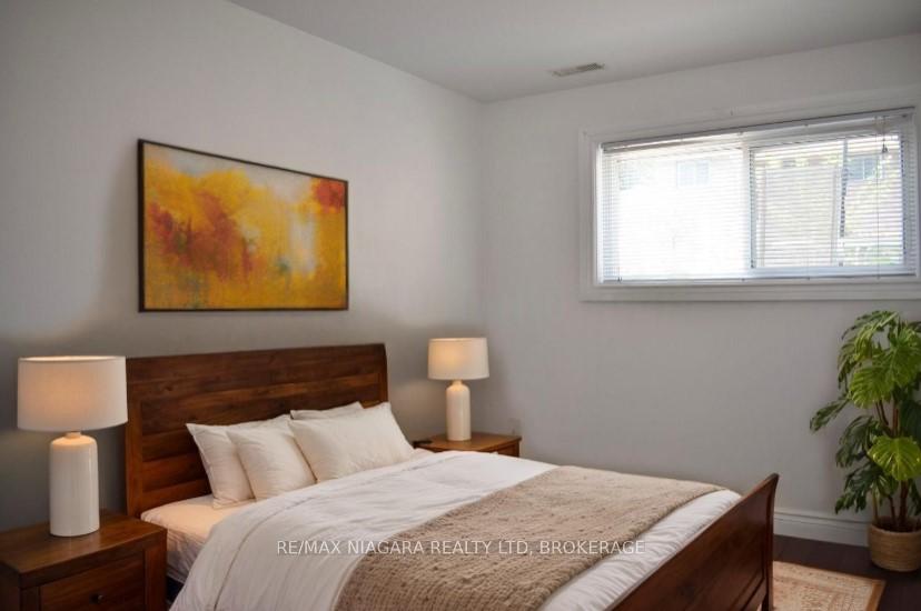 Photo 16 of 34 Barry Street, St. Catharines, Haig — HOMEH