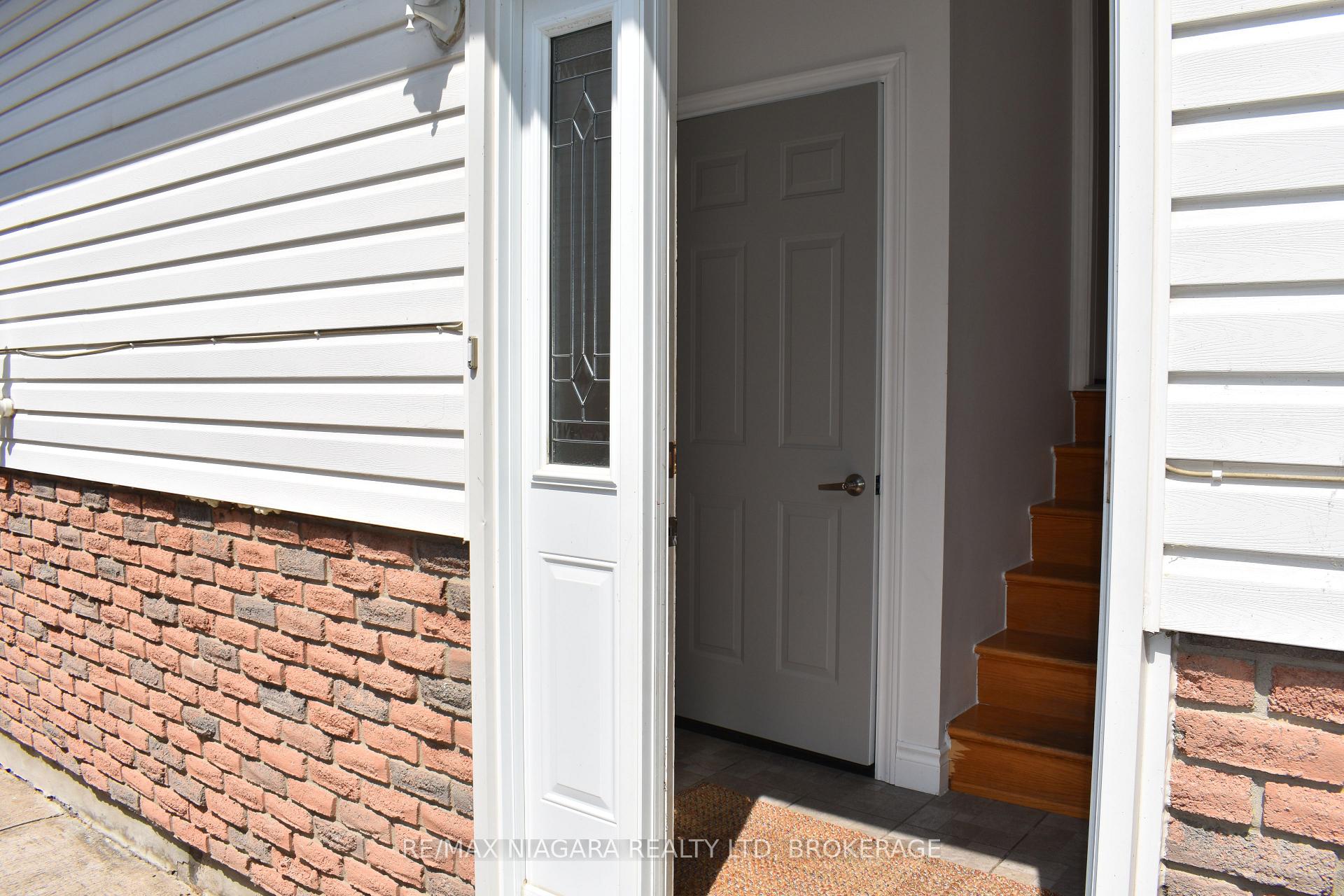Photo 28 of 34 Barry Street, St. Catharines, Haig — HOMEH
